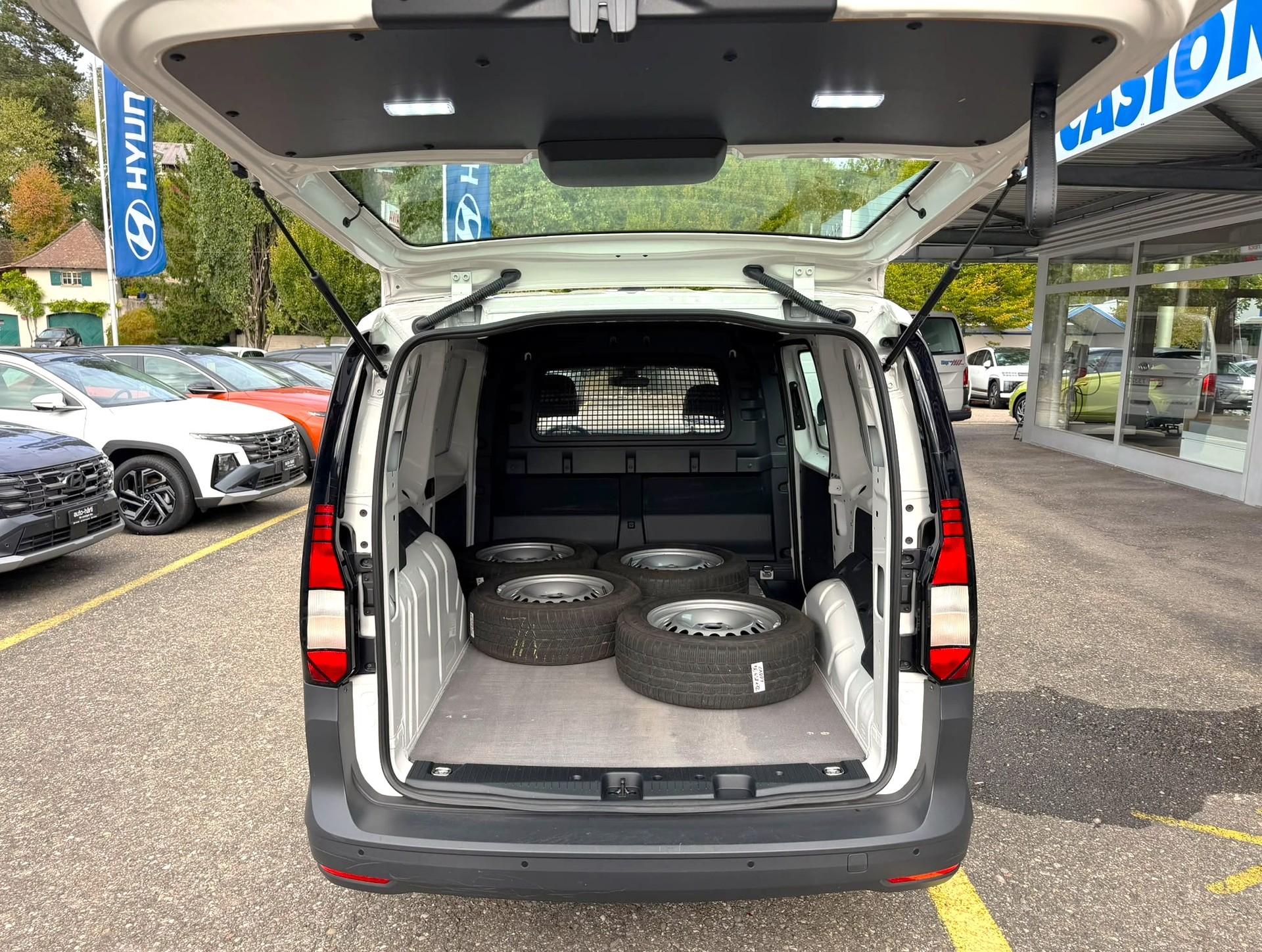 VW Caddy Cargo 2.0TDI Maxi-image-15