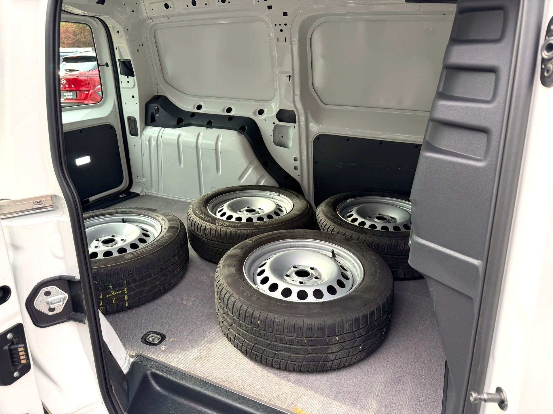 VW Caddy Cargo 2.0TDI Maxi-image-8