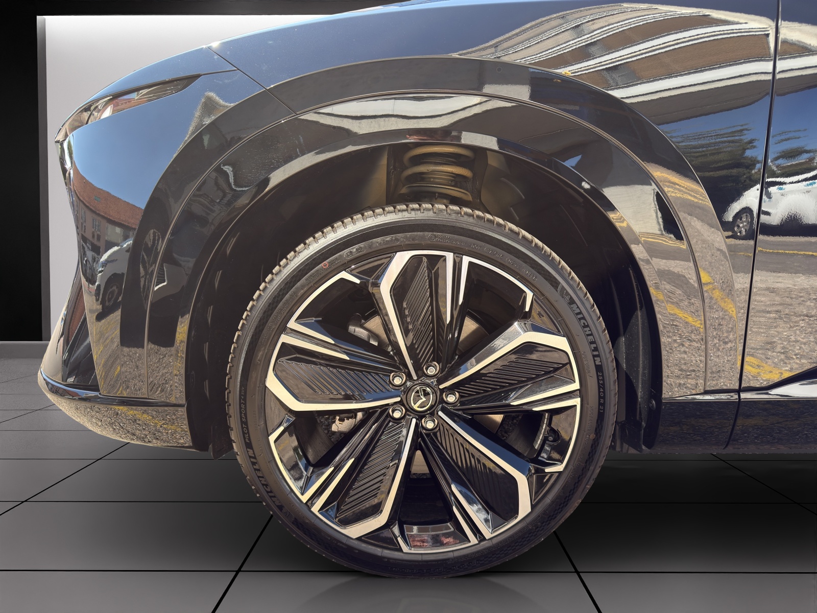 MAZDA CX-6e-showroom-element-3