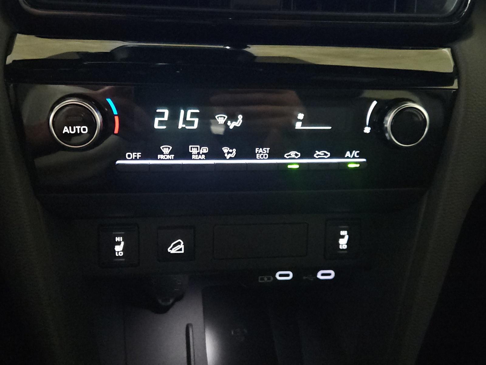 TOYOTA Yaris Cross 1.5 VVT-i HSD Trend AWD-i-image-16