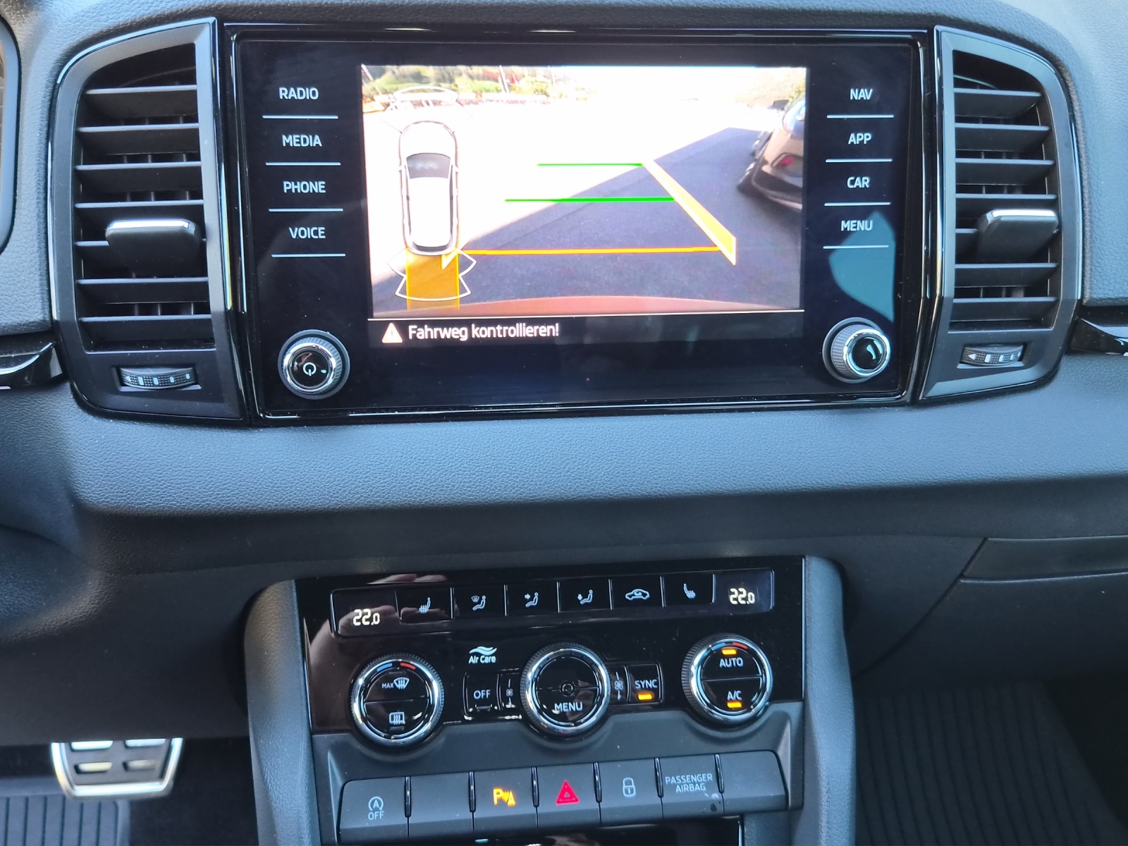 SKODA Karoq 1.5 TSI SportLine DSG-image-9