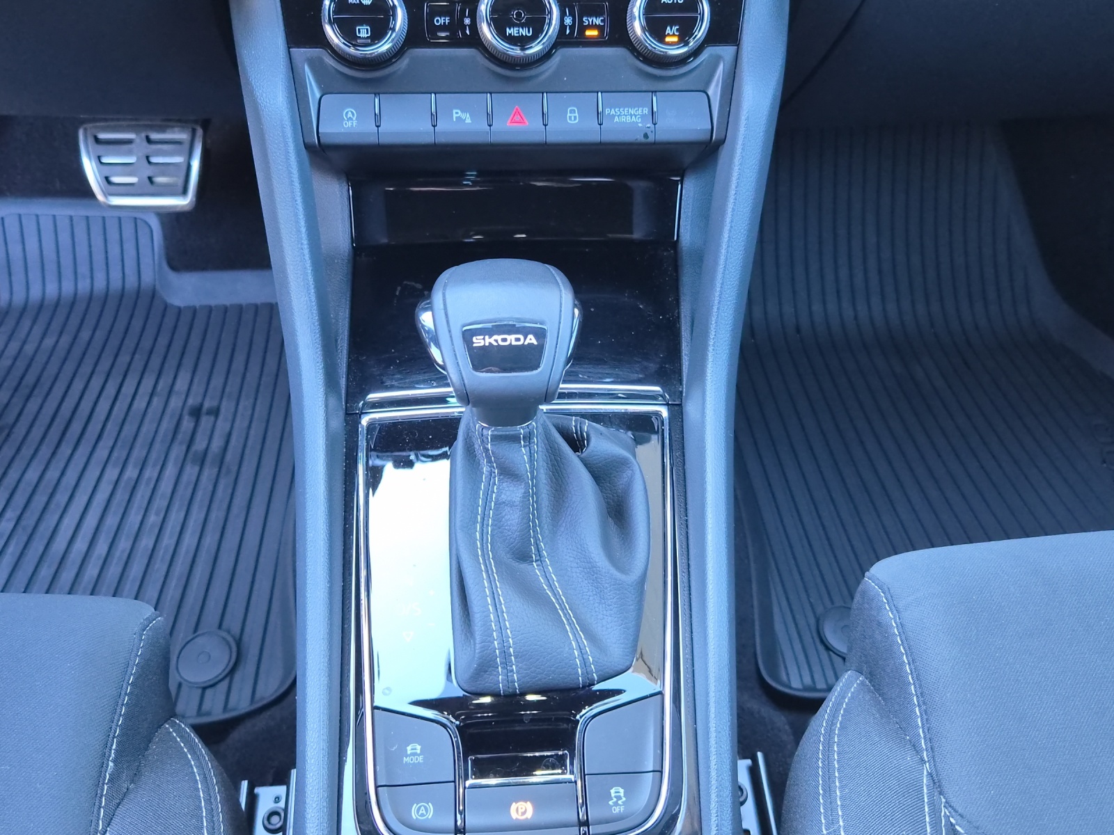SKODA Karoq 1.5 TSI SportLine DSG-image-11