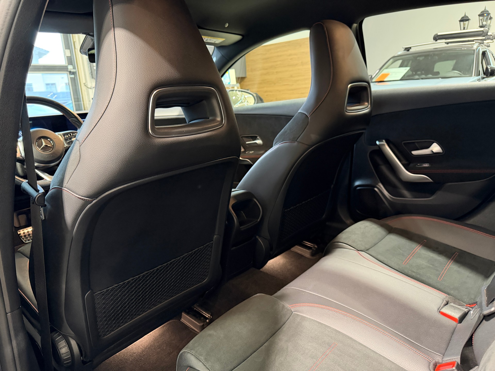 MERCEDES-BENZ A 250 AMG Line 7G-DCT-image-10