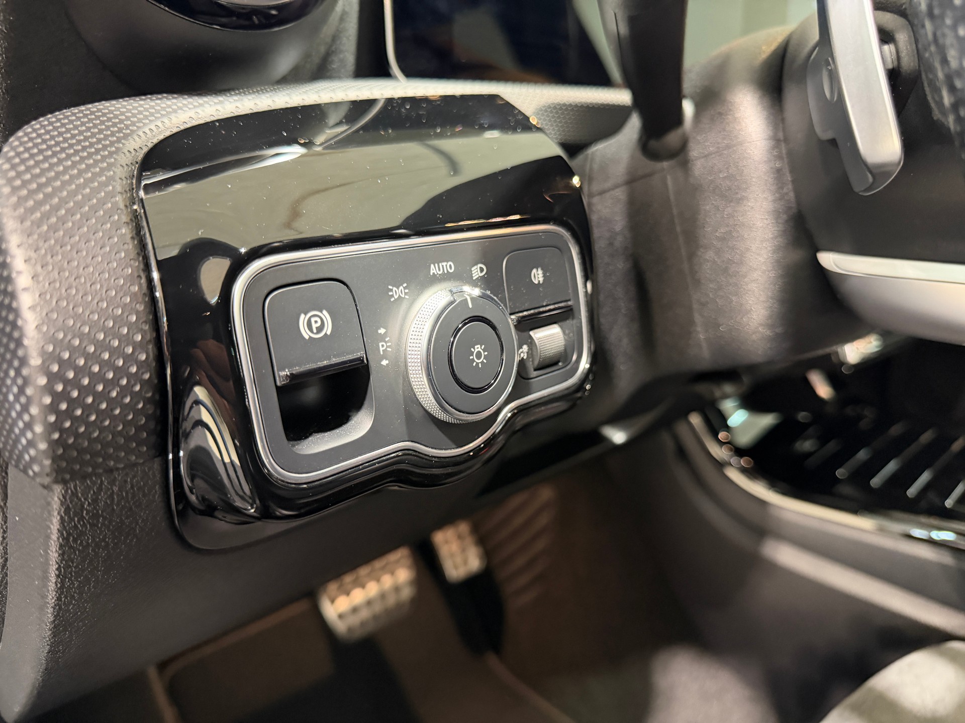 MERCEDES-BENZ A 250 AMG Line 7G-DCT-image-18