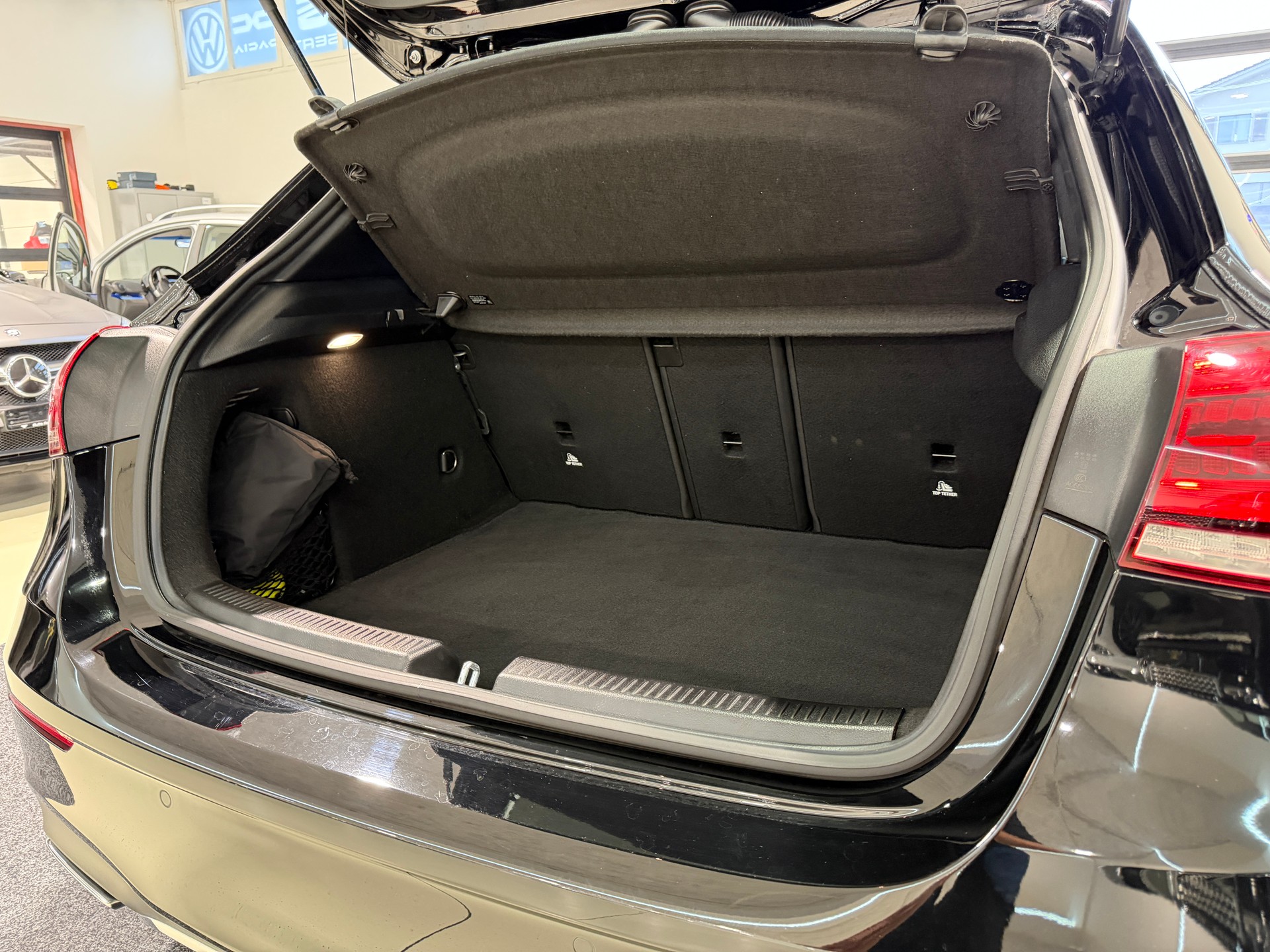 MERCEDES-BENZ A 250 AMG Line 7G-DCT-image-7