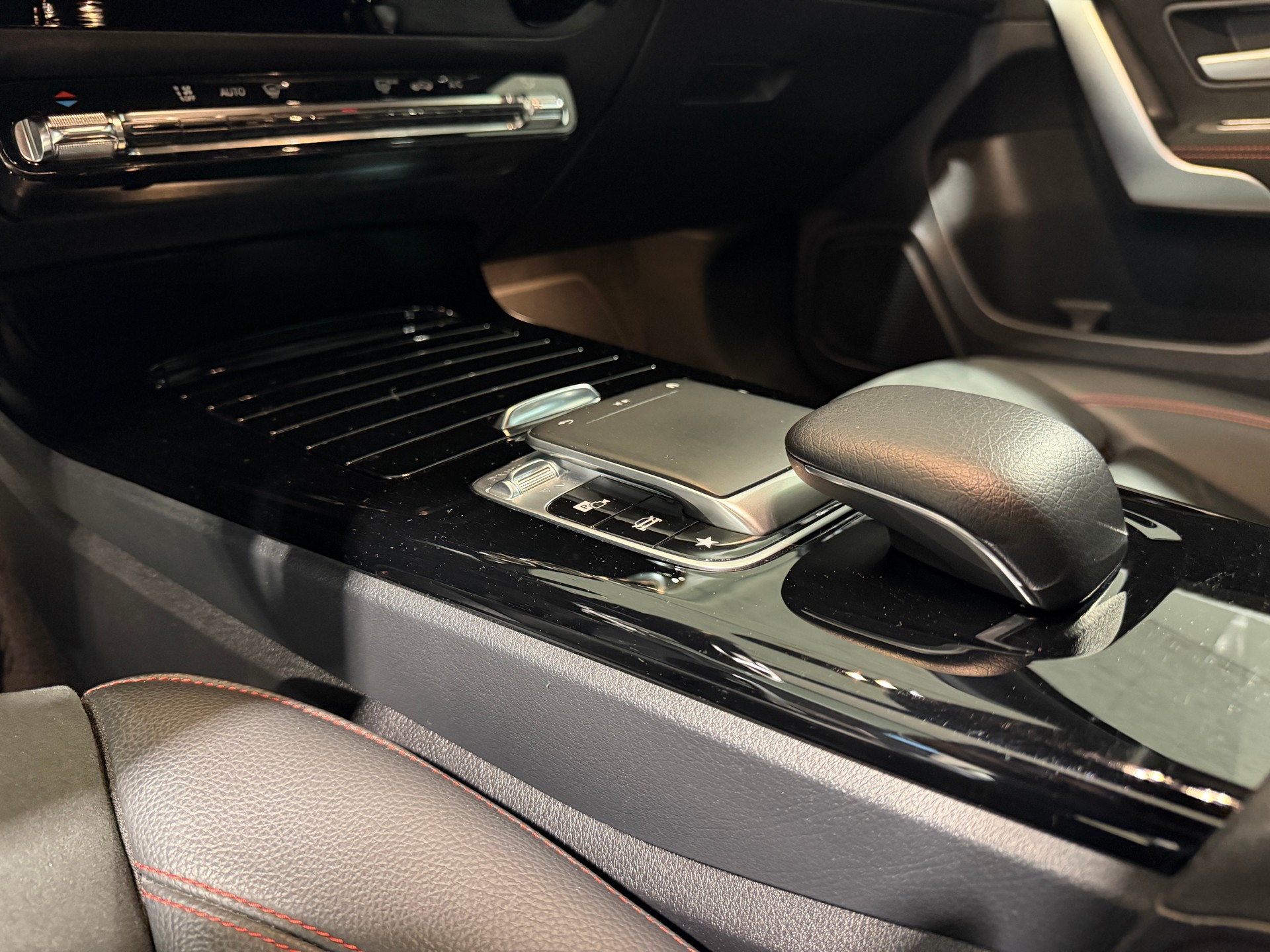 MERCEDES-BENZ A 250 AMG Line 7G-DCT-image-17