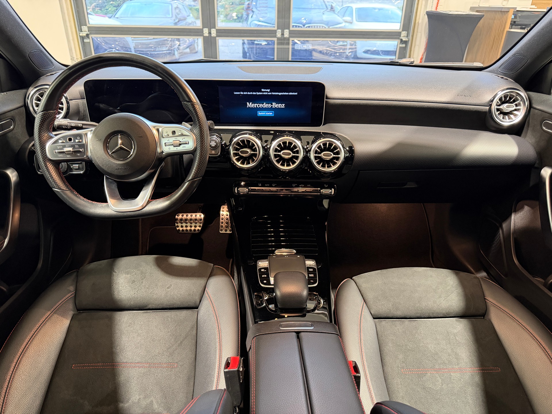 MERCEDES-BENZ A 250 AMG Line 7G-DCT-image-15