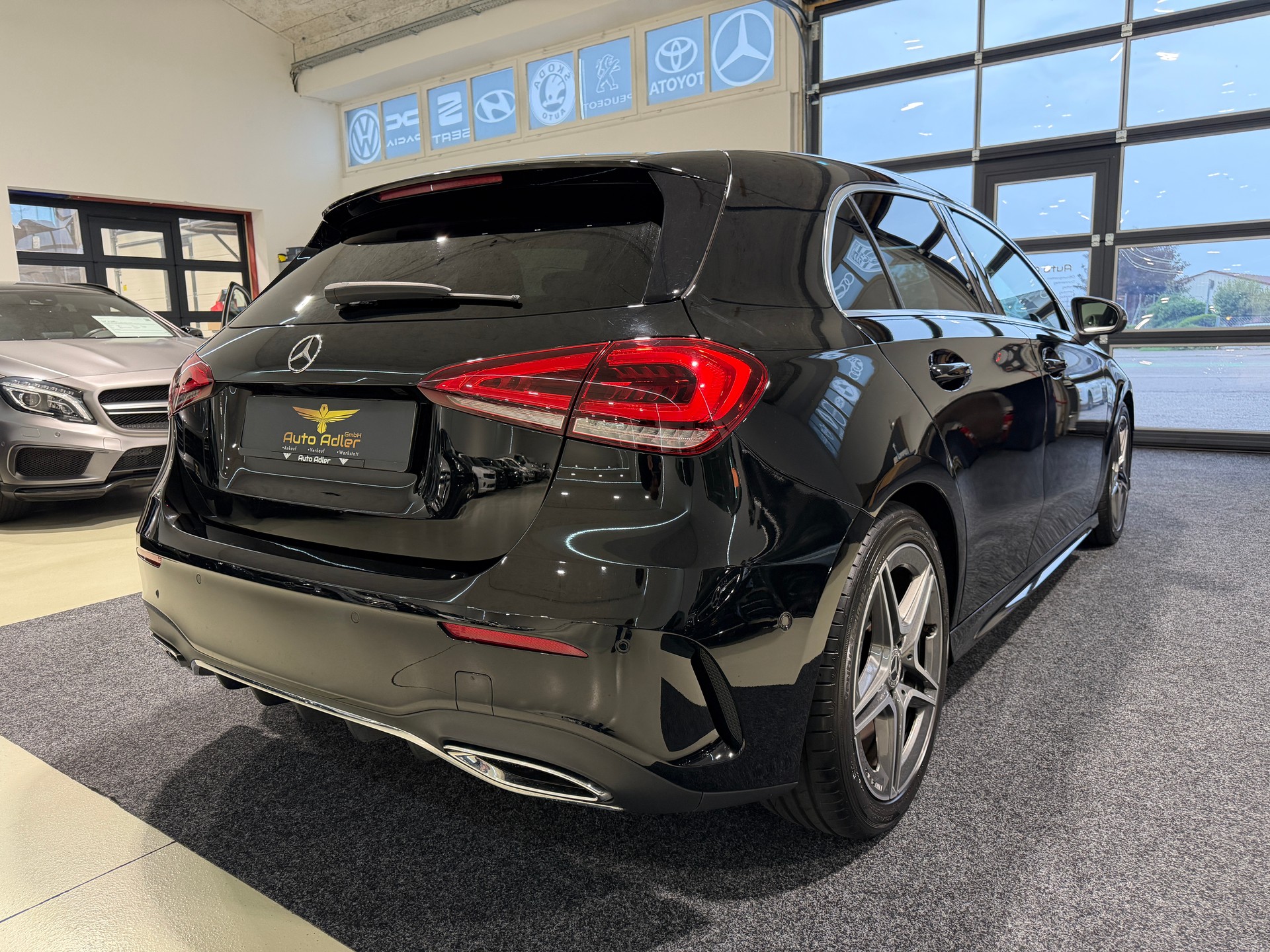 MERCEDES-BENZ A 250 AMG Line 7G-DCT-image-4