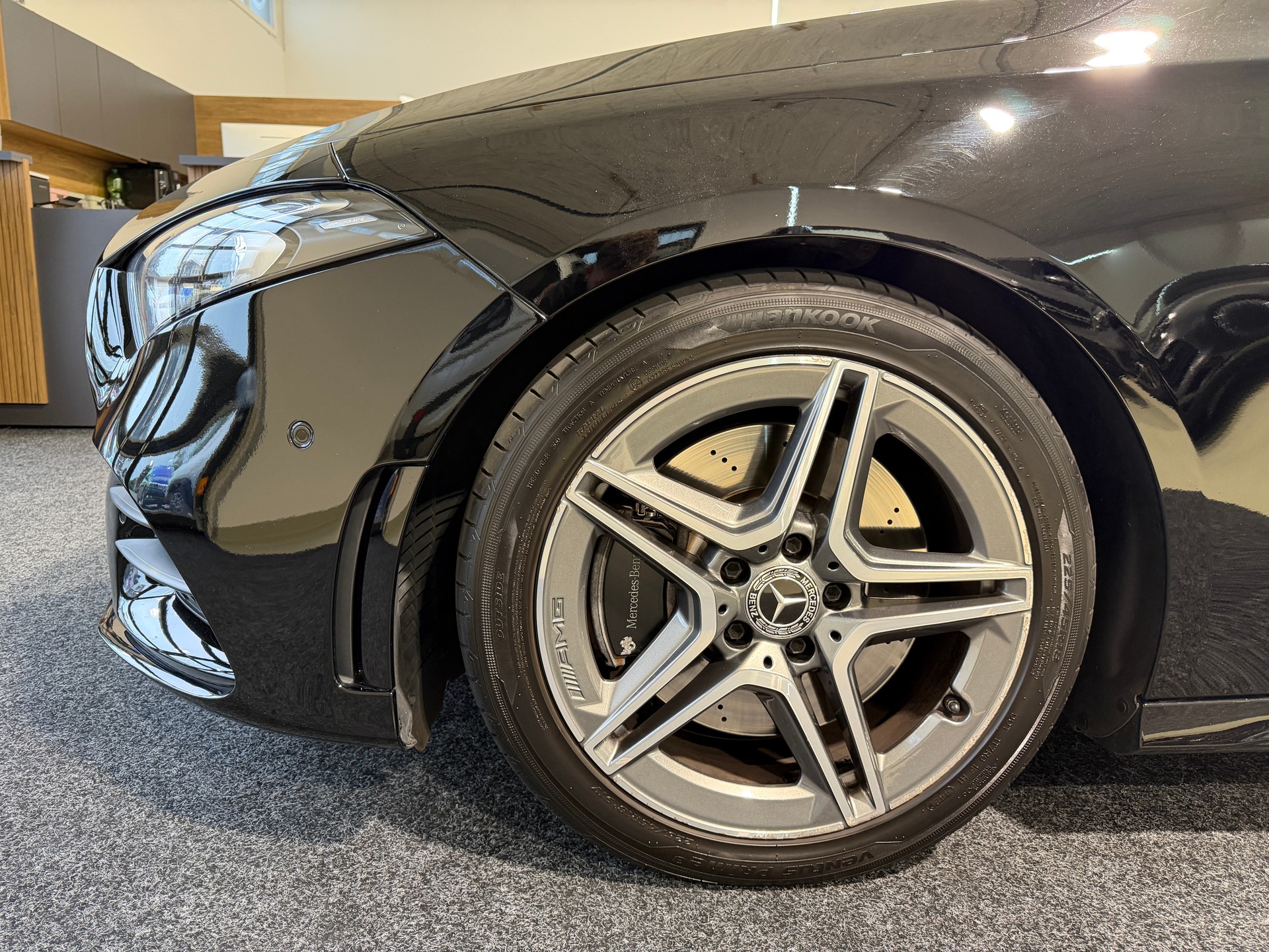 MERCEDES-BENZ A 250 AMG Line 7G-DCT-image-3