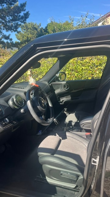 MINI 2.0i Cooper S ALL4-image-2