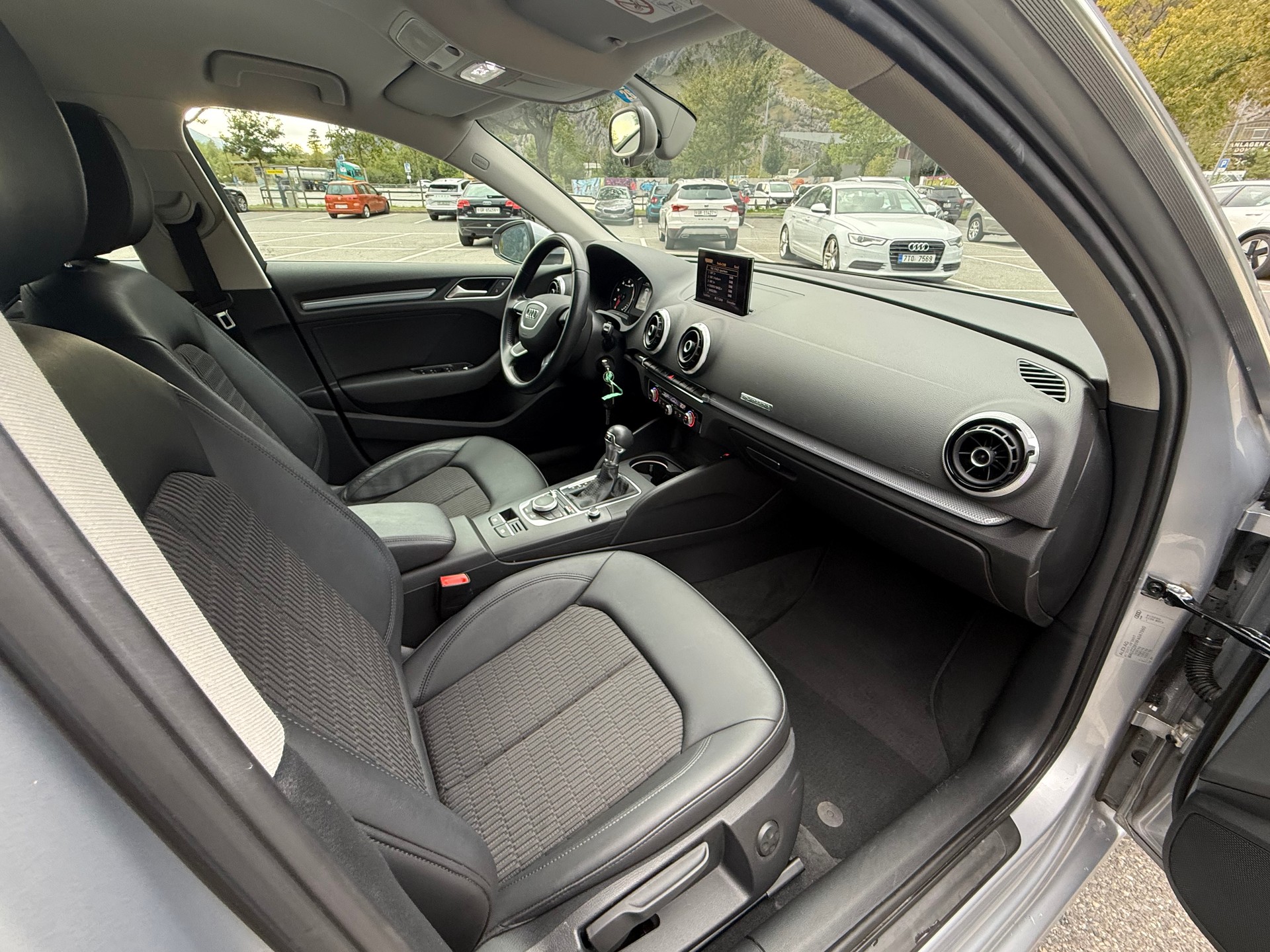 AUDI A3 Sportback 1.8 TFSI Ambiente quattro S-tronic-image-8