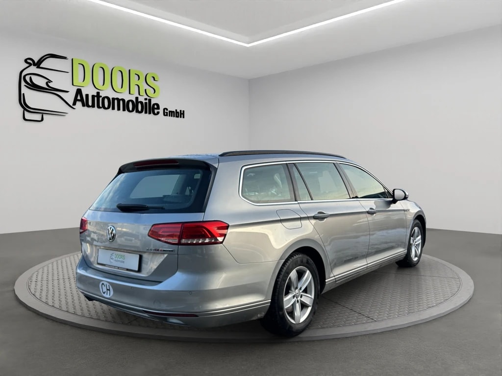 VW Passat Variant 2.0 TDI BMT Comfortline DSG 4Motion-image-5