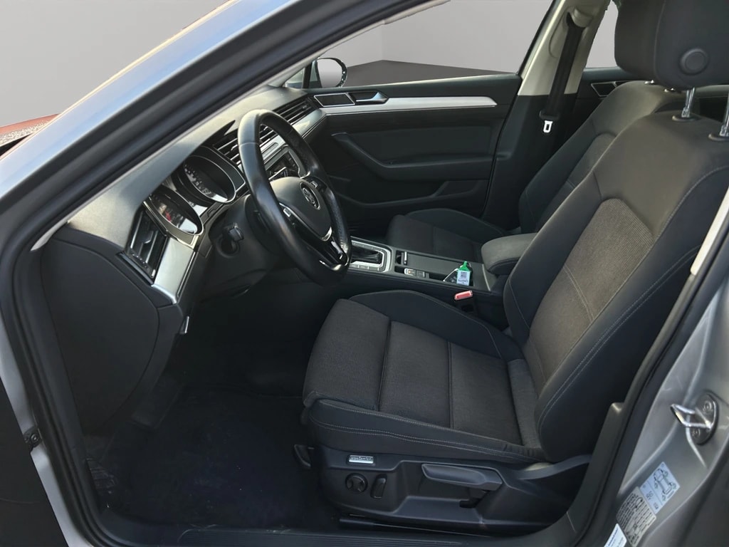VW Passat Variant 2.0 TDI BMT Comfortline DSG 4Motion-image-9