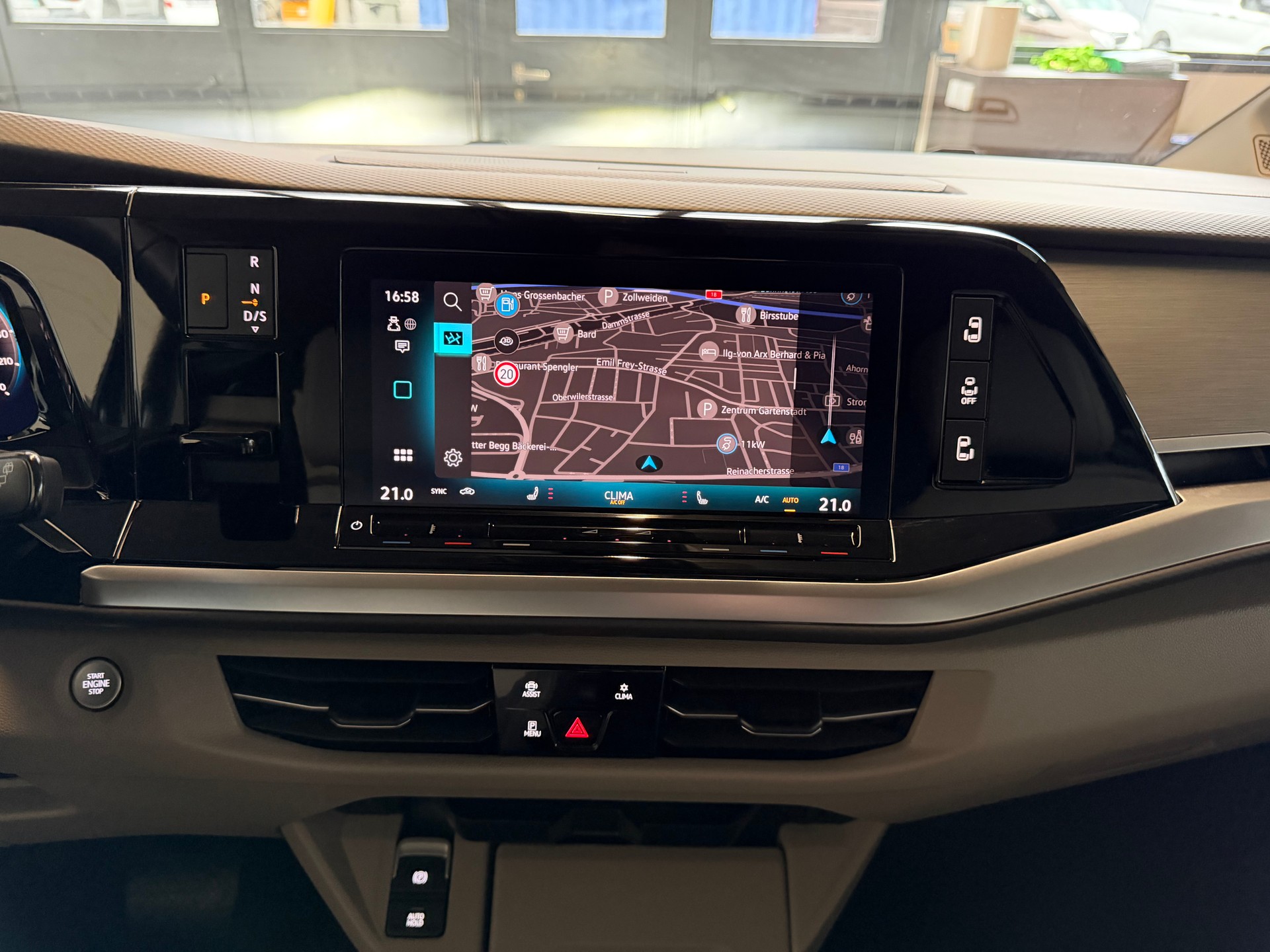 VW Multivan 2.0 TDI Life DSG Lang * LEDER ALCANTARA 7 SITZE *-image-14