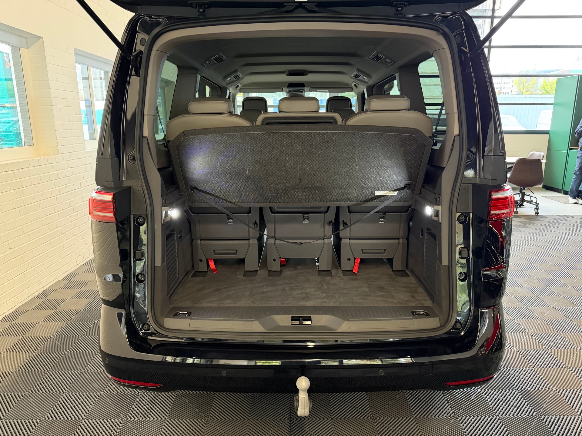 VW Multivan 2.0 TDI Life DSG Lang * LEDER ALCANTARA 7 SITZE *-image-9