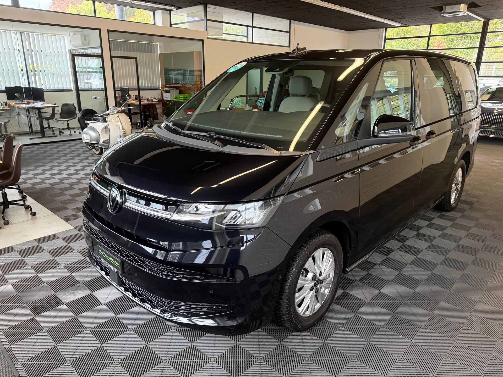 VW Multivan 2.0 TDI Life DSG Lang * LEDER ALCANTARA 7 SITZE *-image-5