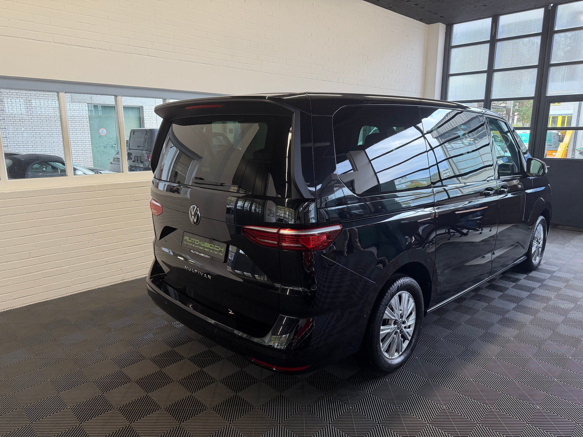 VW Multivan 2.0 TDI Life DSG Lang * LEDER ALCANTARA 7 SITZE *-image-2