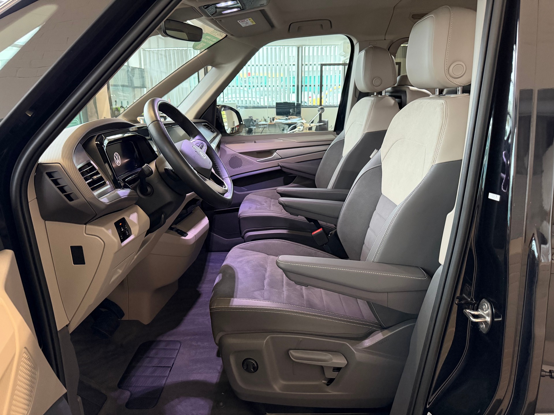 VW Multivan 2.0 TDI Life DSG Lang * LEDER ALCANTARA 7 SITZE *-image-12