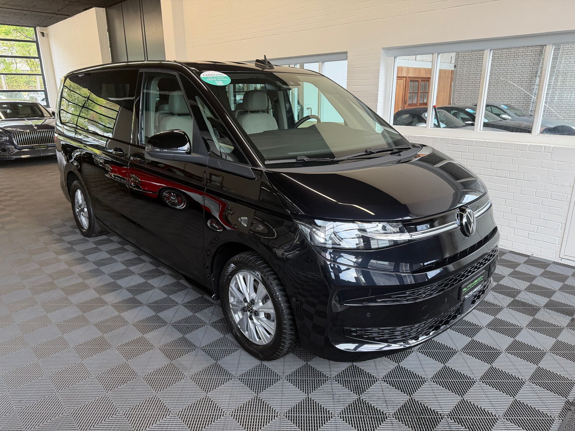 VW Multivan 2.0 TDI Life DSG Lang * LEDER ALCANTARA 7 SITZE *-image-0