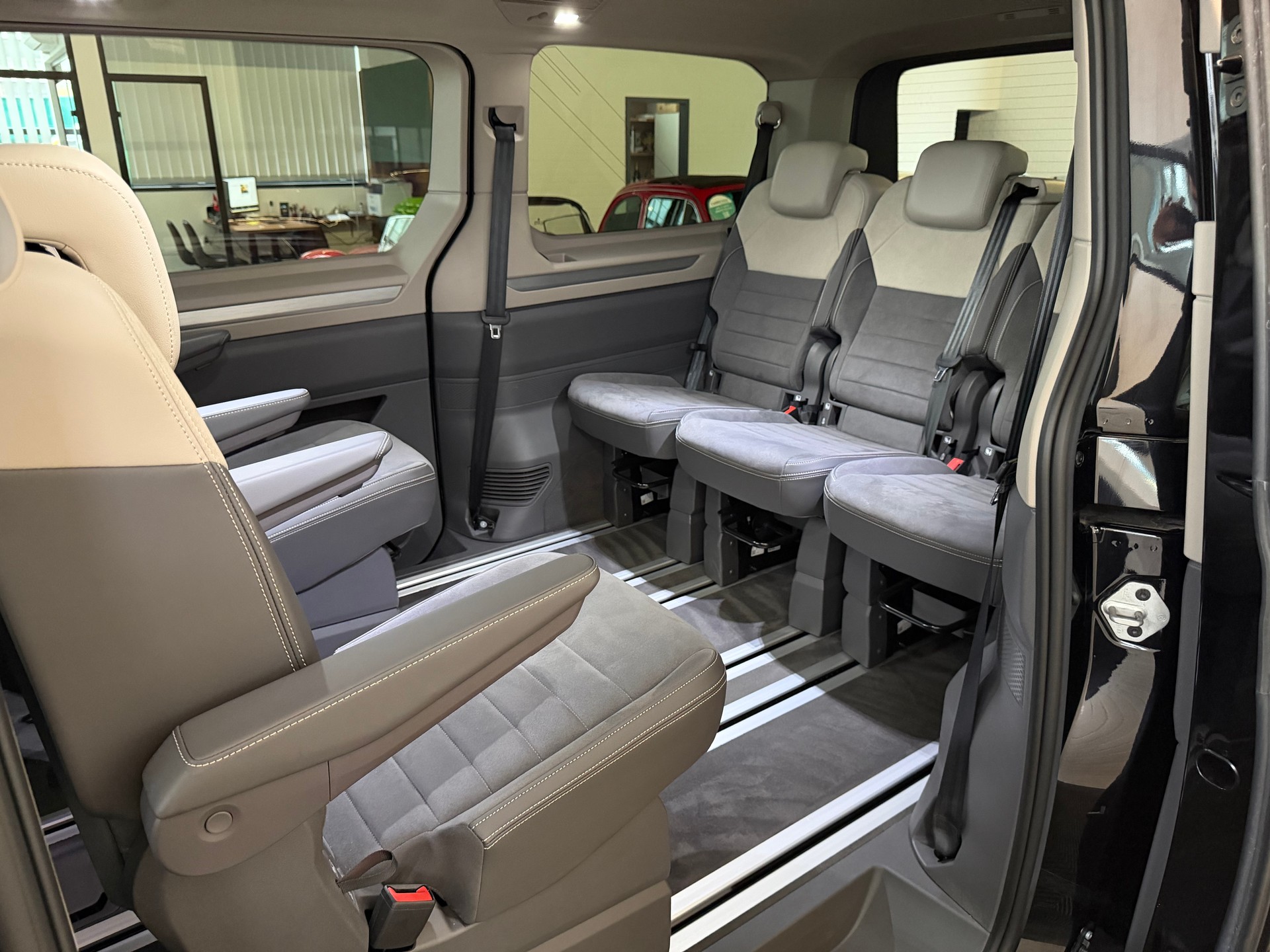 VW Multivan 2.0 TDI Life DSG Lang * LEDER ALCANTARA 7 SITZE *-image-10