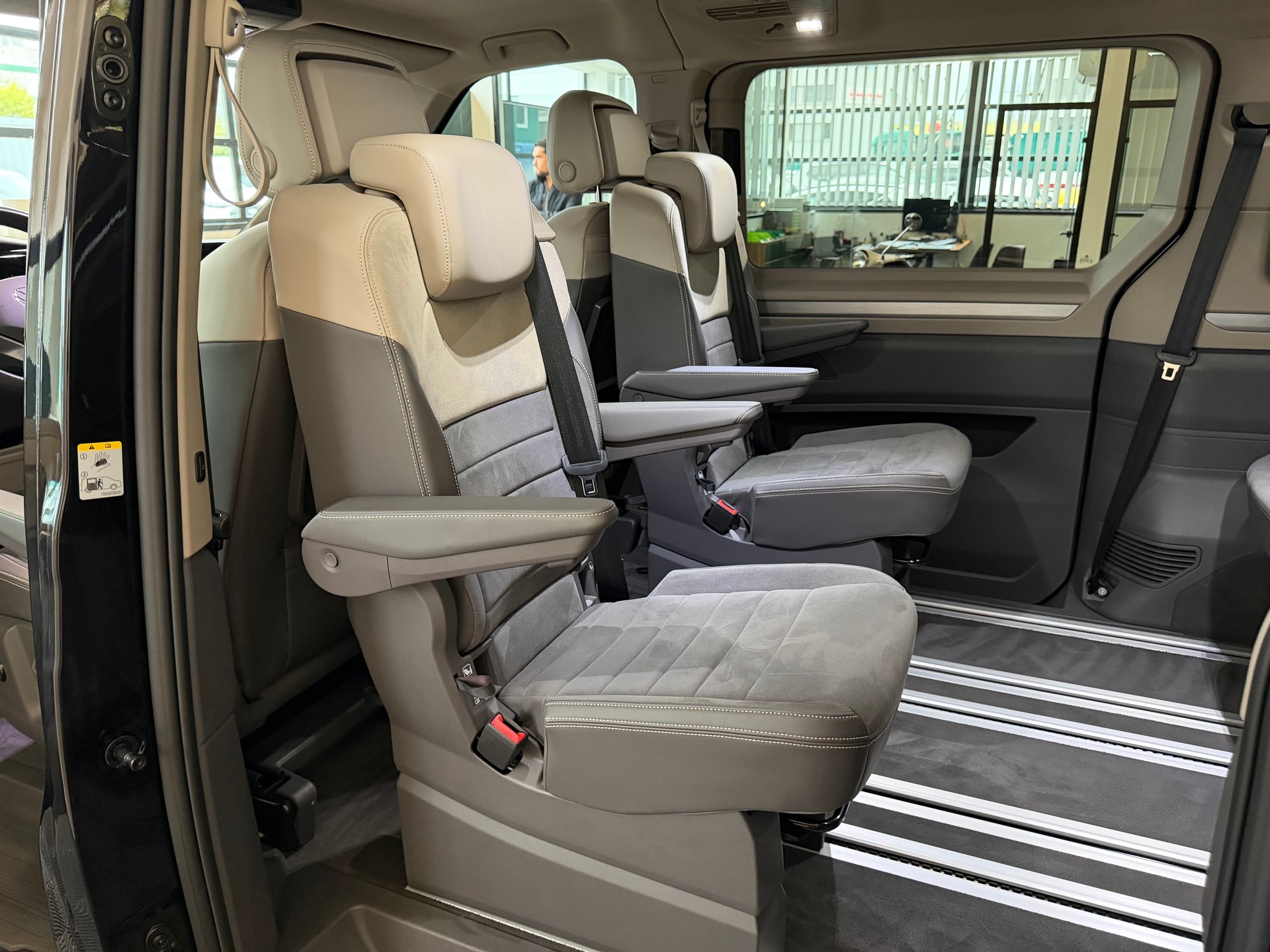 VW Multivan 2.0 TDI Life DSG Lang * LEDER ALCANTARA 7 SITZE *-image-11