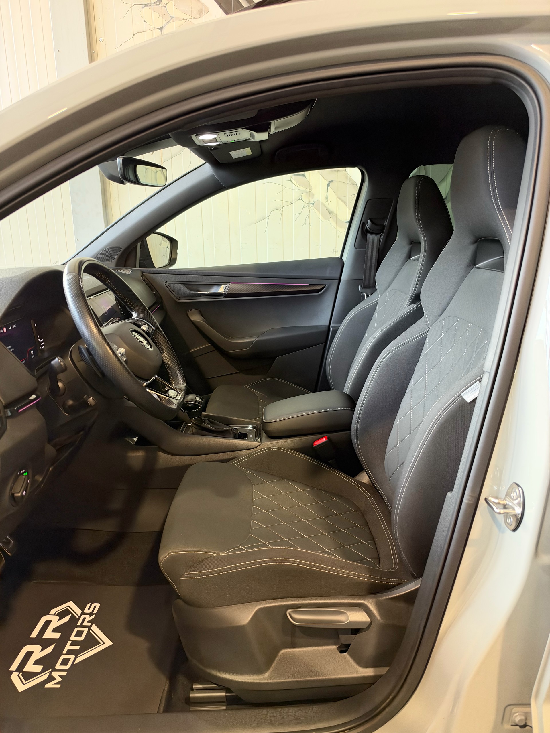 SKODA Karoq 1.5 TSI SportLine DSG-image-13