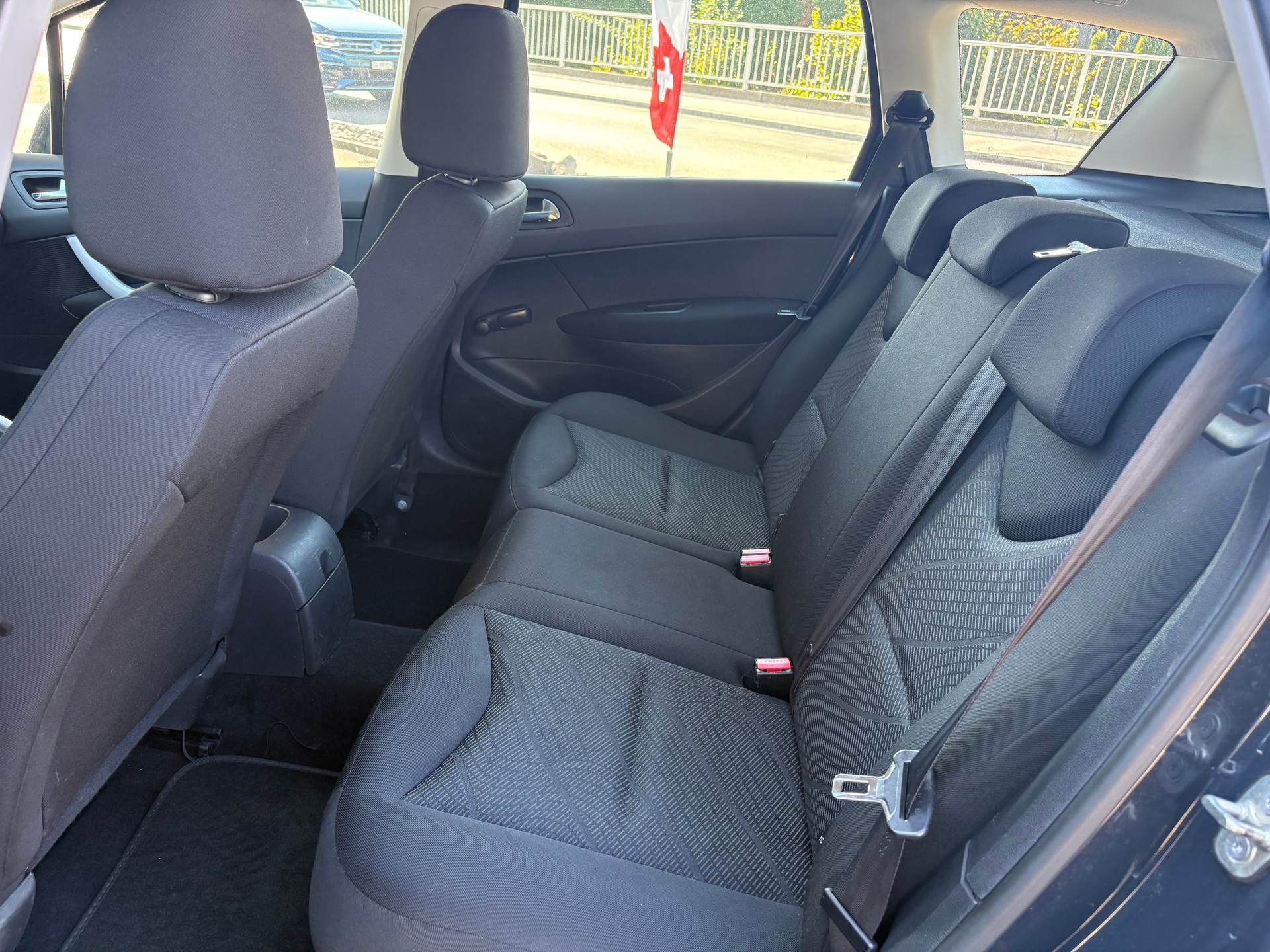 PEUGEOT 308 BR 1.6 HDi SST-image-9