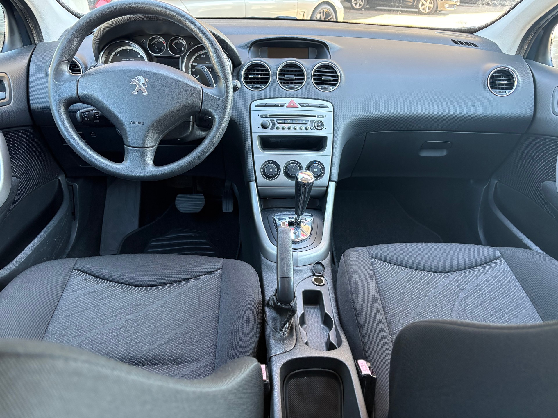 PEUGEOT 308 BR 1.6 HDi SST-image-10