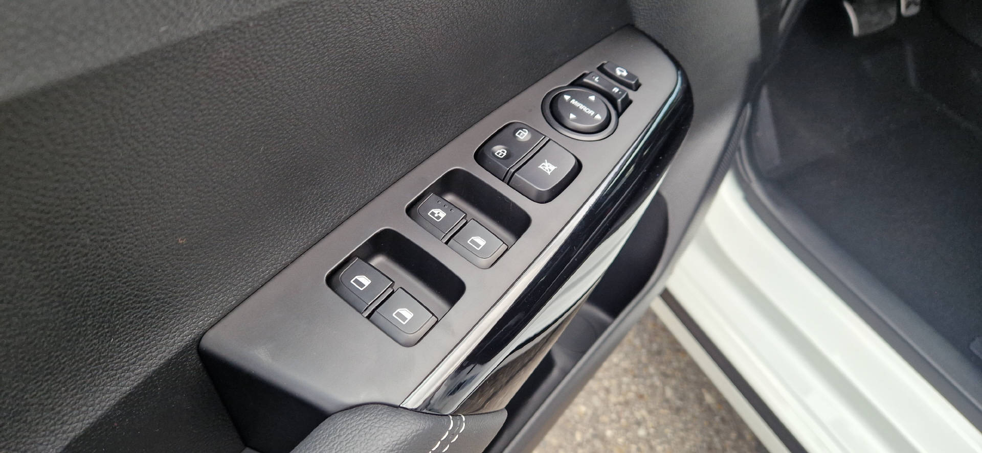 KIA Picanto 1.0 GDi GT-Line-image-3