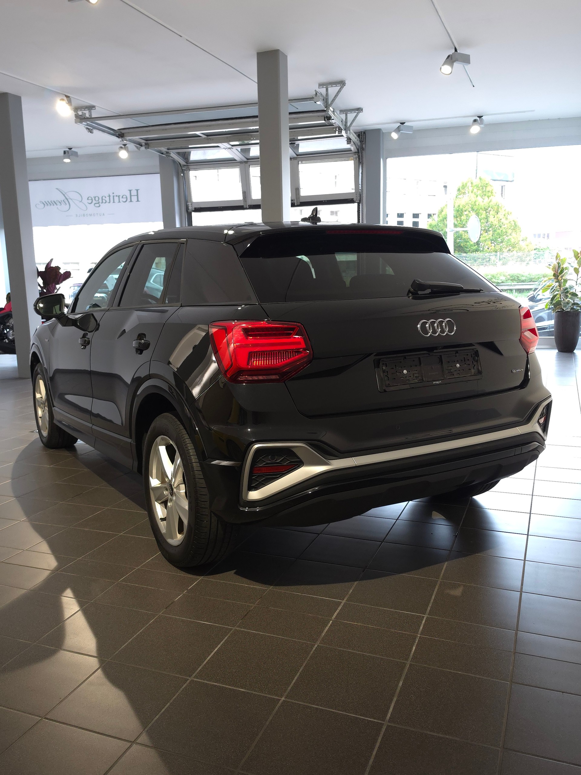 AUDI Q2 35 TDI S line quattro S-tronic-image-2