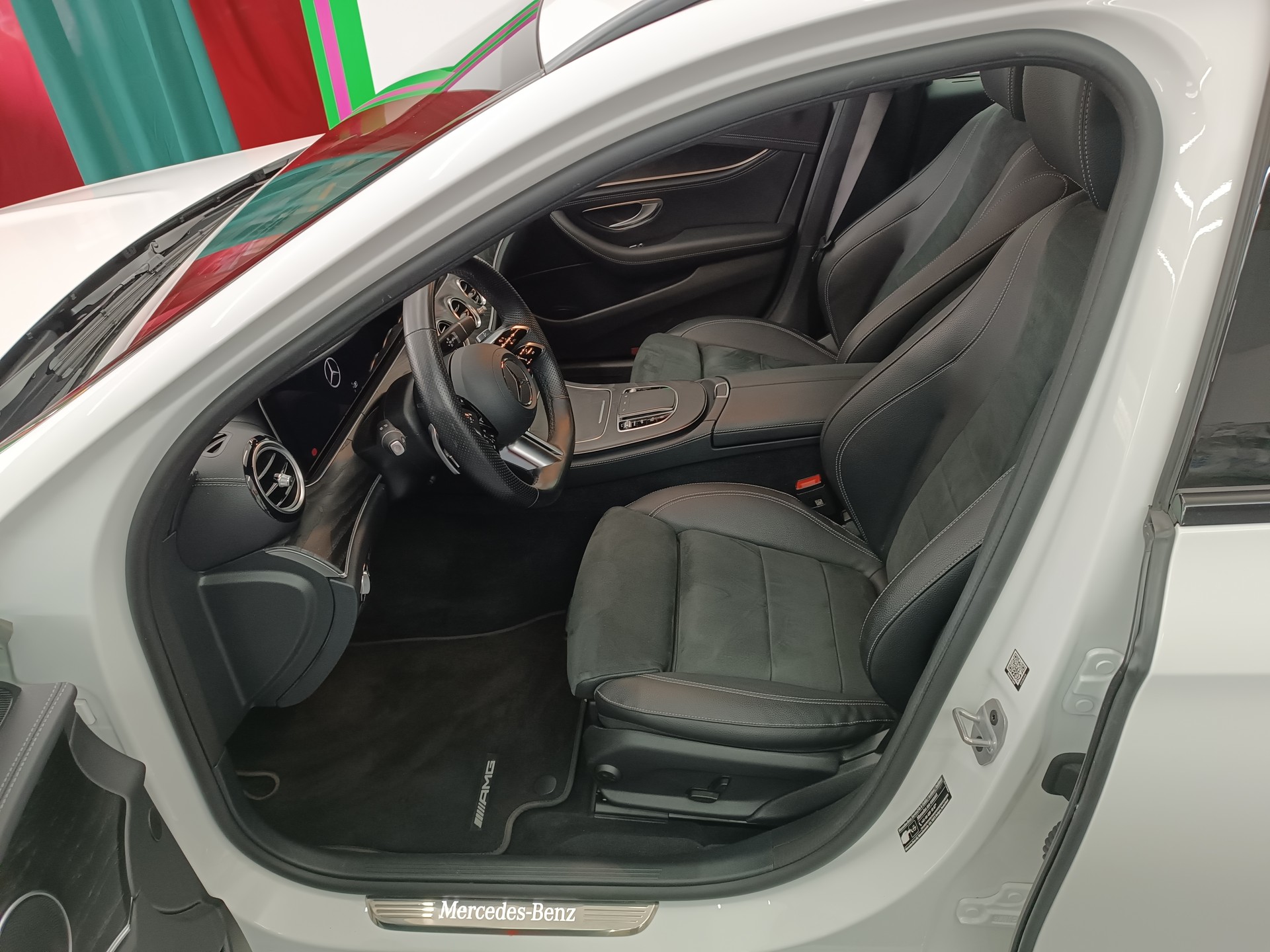 MERCEDES-BENZ E 220 d T 4Matic AMG Line 9G-Tronic-image-10