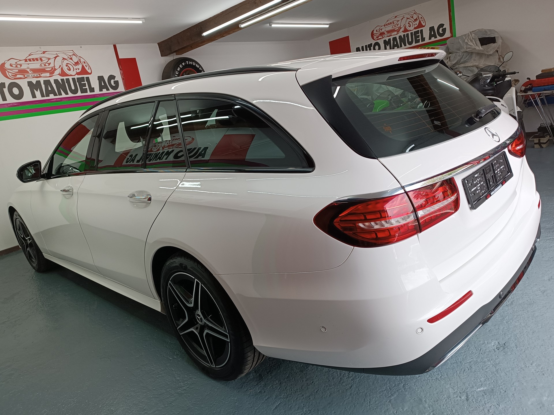 MERCEDES-BENZ E 220 d T 4Matic AMG Line 9G-Tronic-image-5