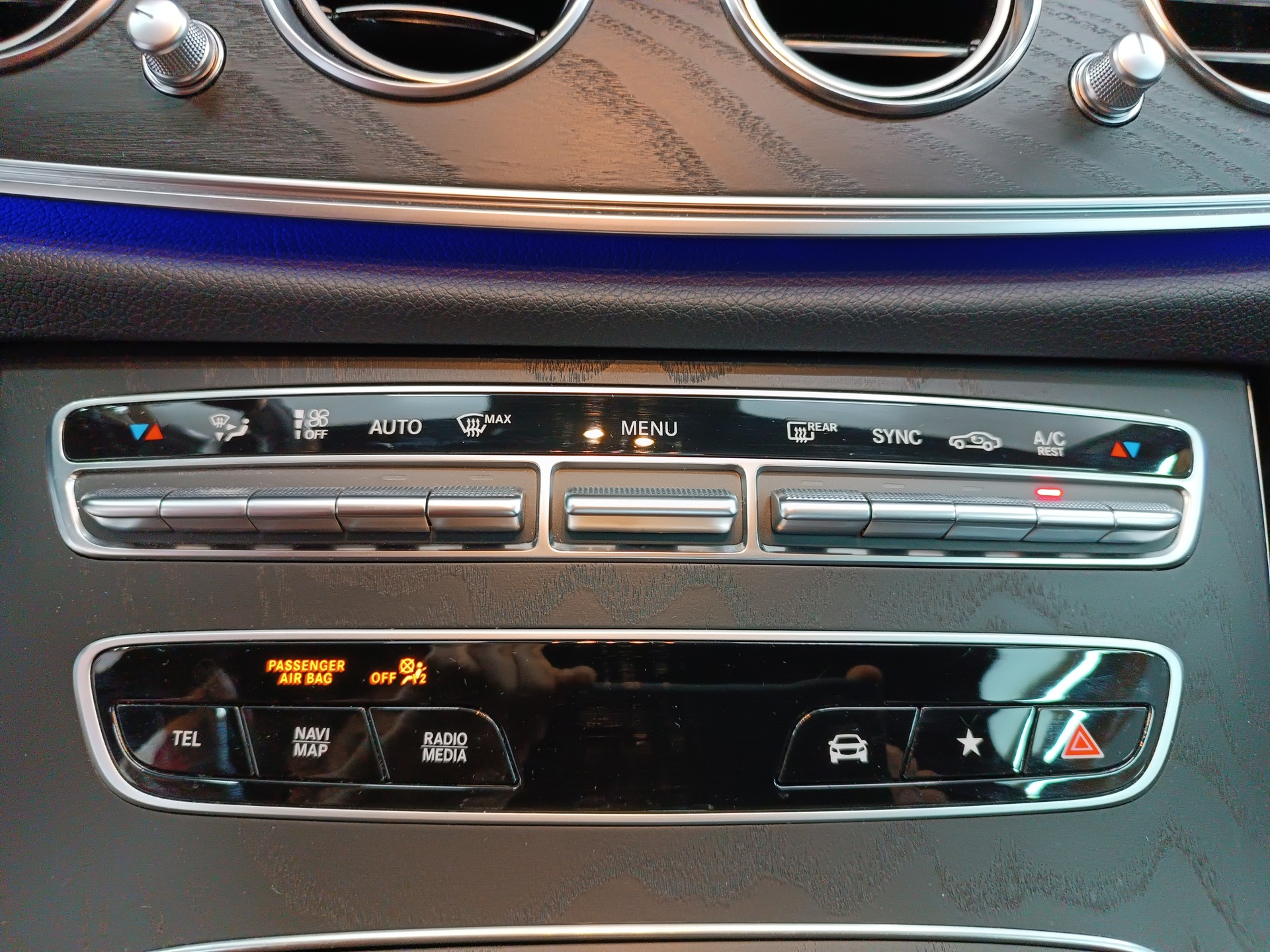 MERCEDES-BENZ E 220 d T 4Matic AMG Line 9G-Tronic-image-8