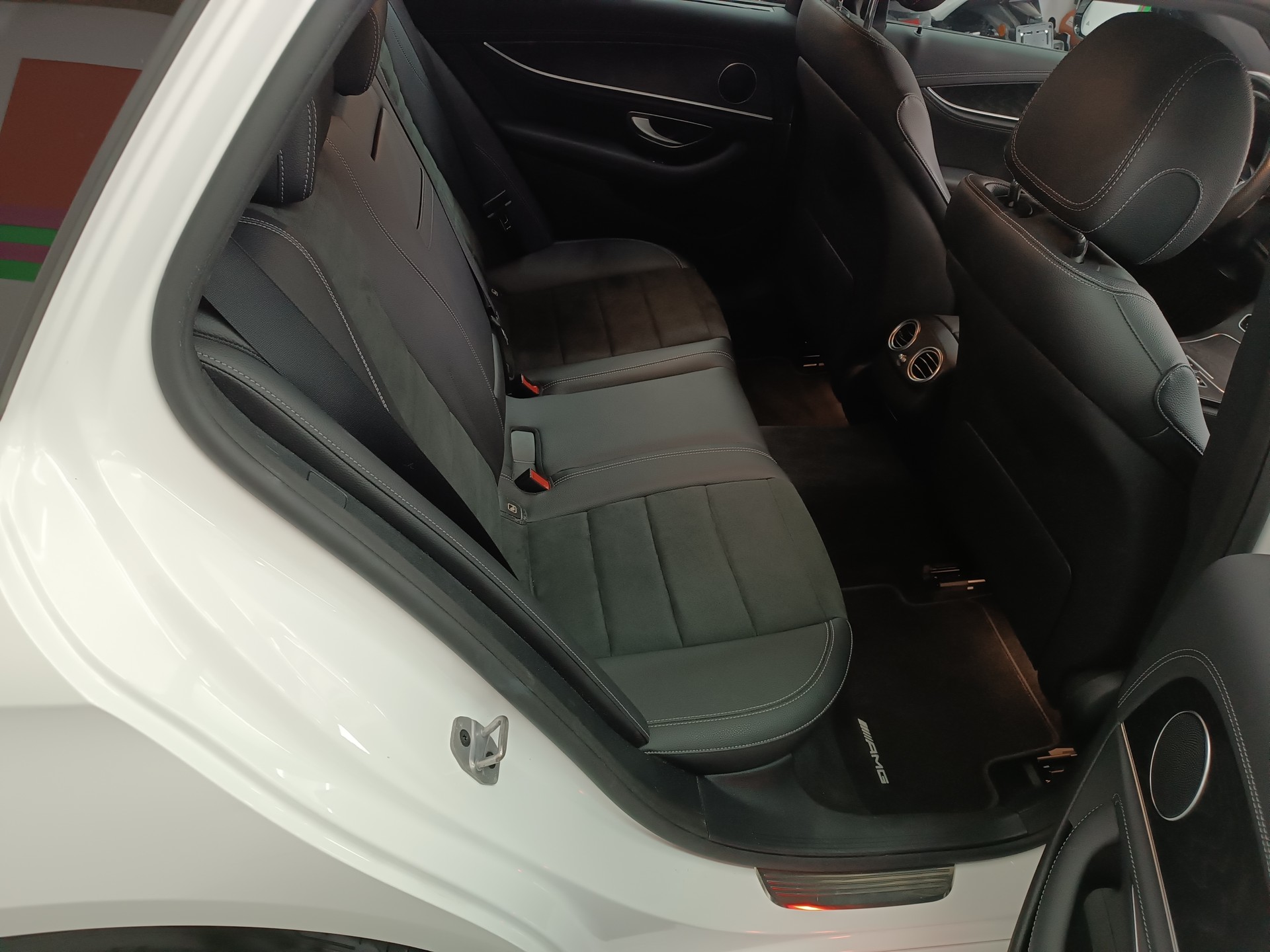 MERCEDES-BENZ E 220 d T 4Matic AMG Line 9G-Tronic-image-13