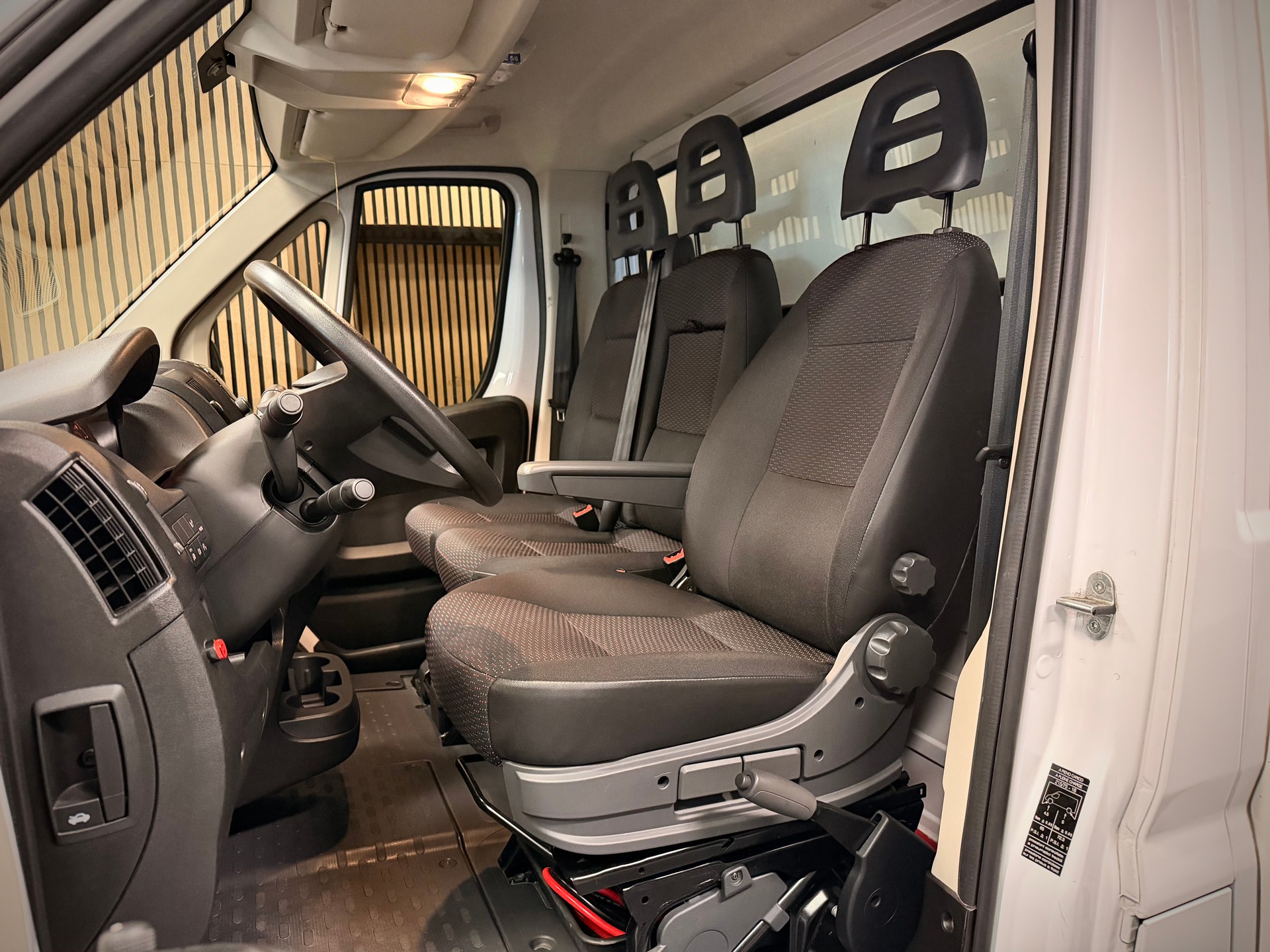PEUGEOT Boxer 2.2 HDI 435 Pro L4-image-4