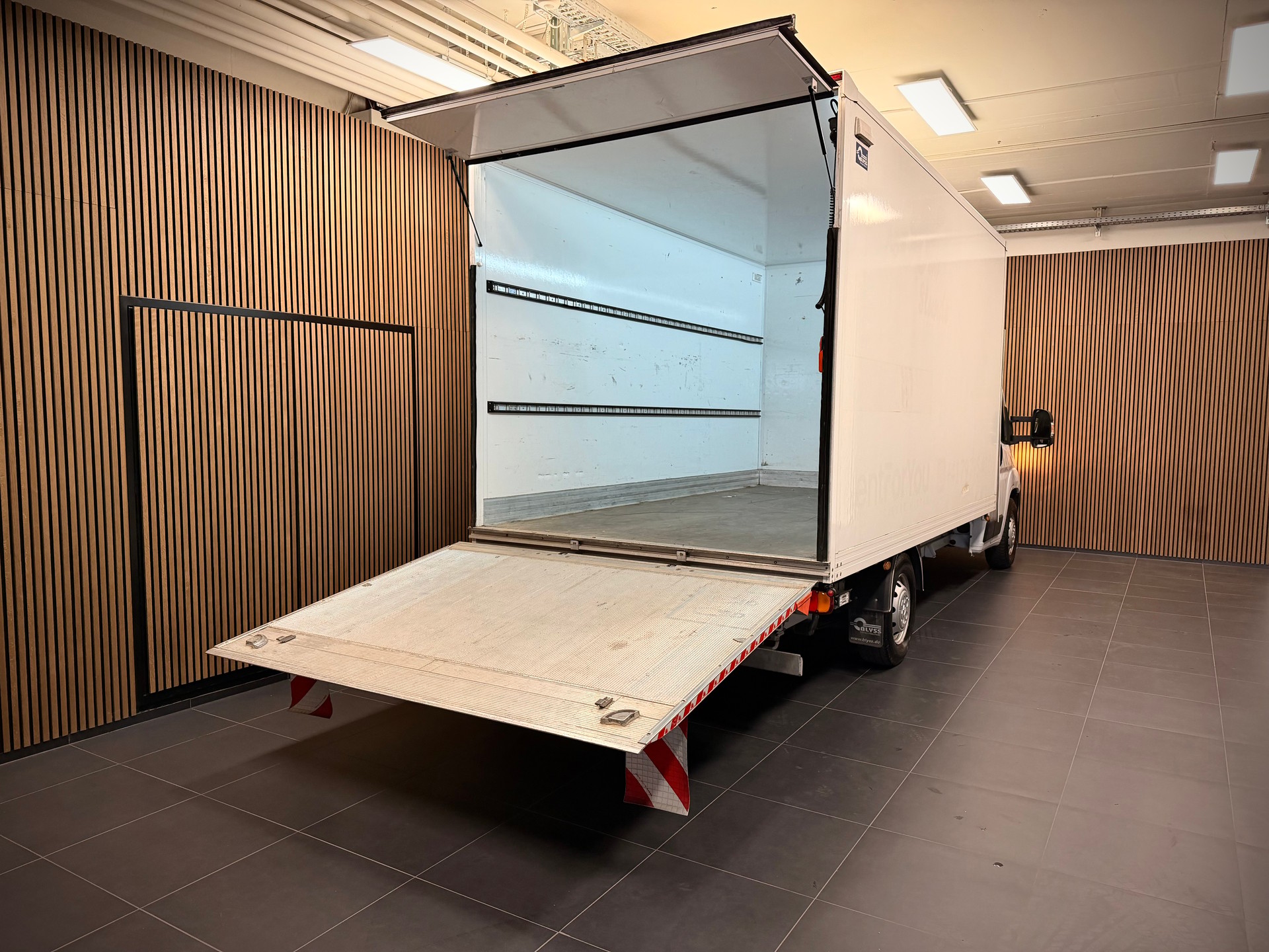 PEUGEOT Boxer 2.2 HDI 435 Pro L4-image-13