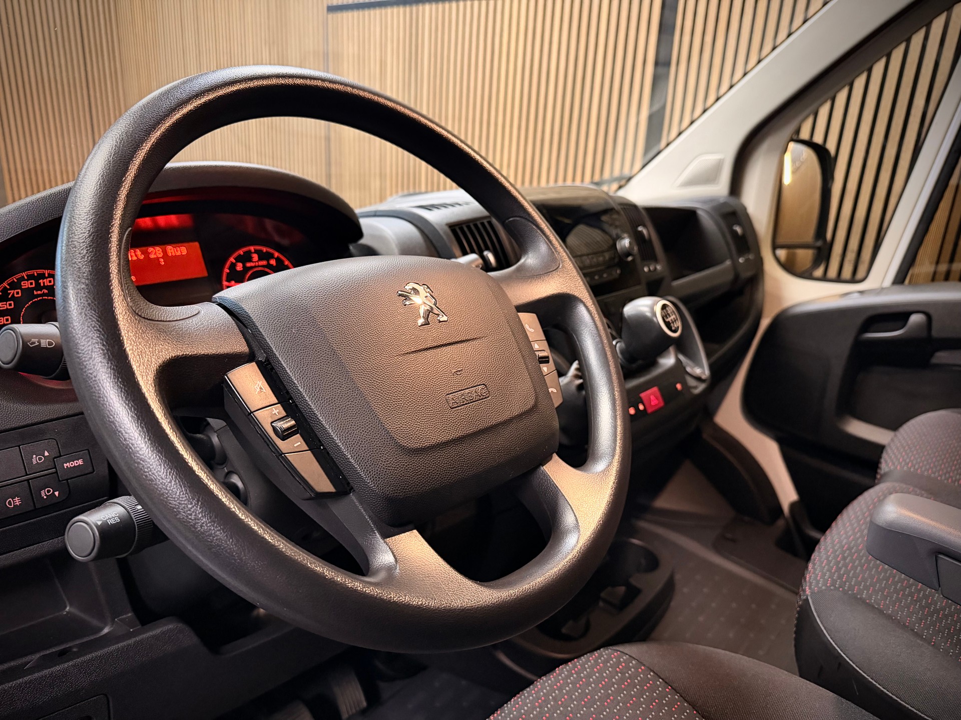 PEUGEOT Boxer 2.2 HDI 435 Pro L4-image-6