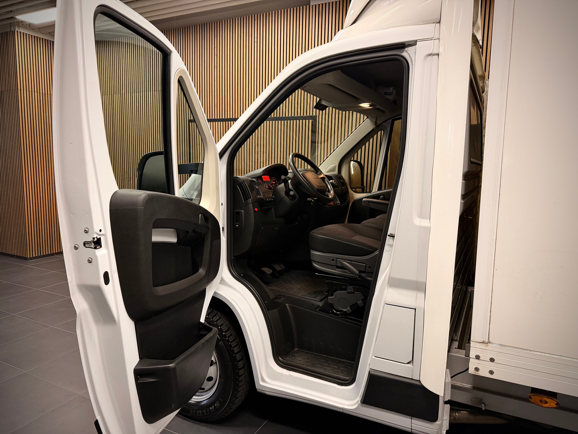 PEUGEOT Boxer 2.2 HDI 435 Pro L4-image-3