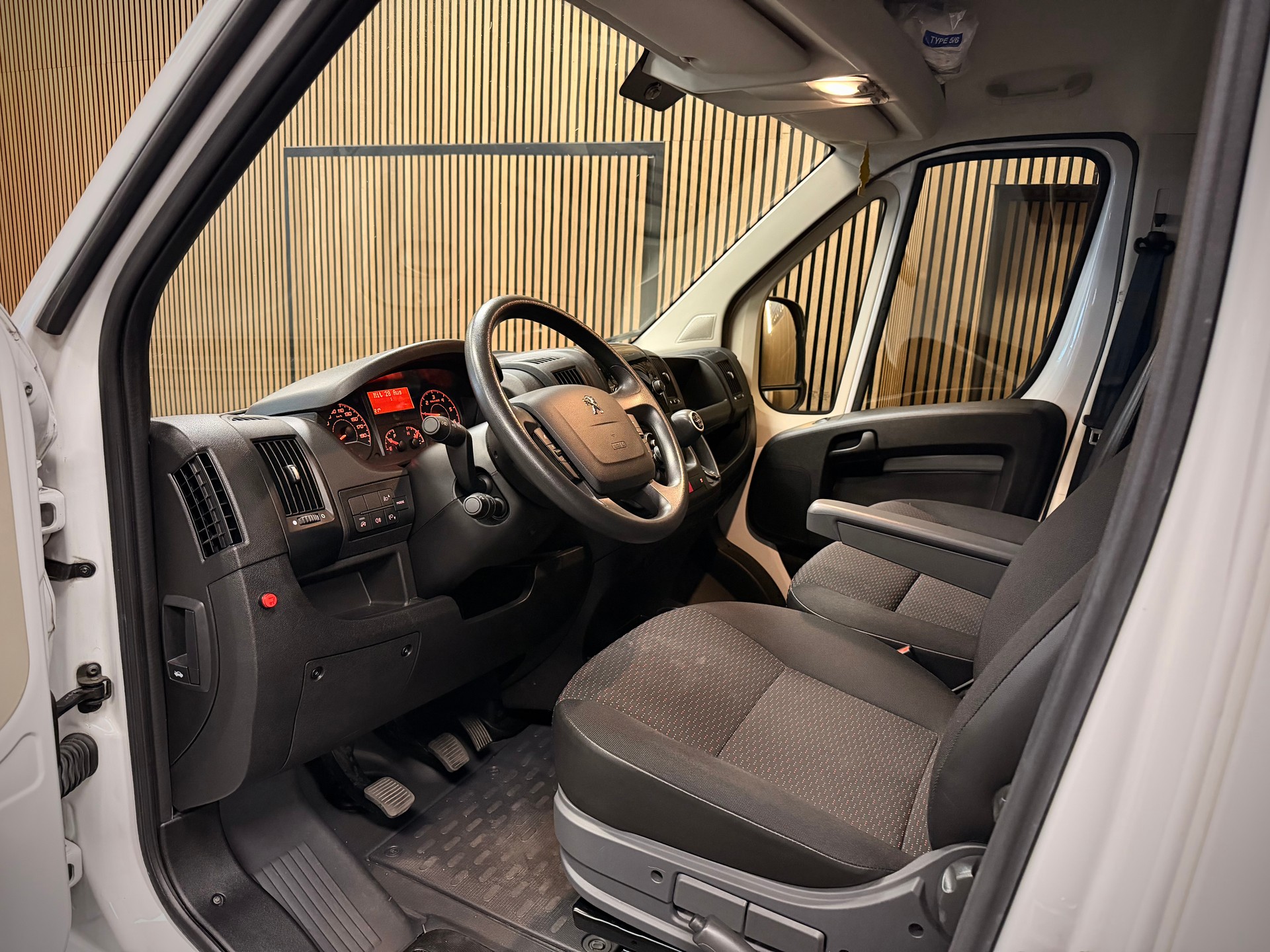 PEUGEOT Boxer 2.2 HDI 435 Pro L4-image-5