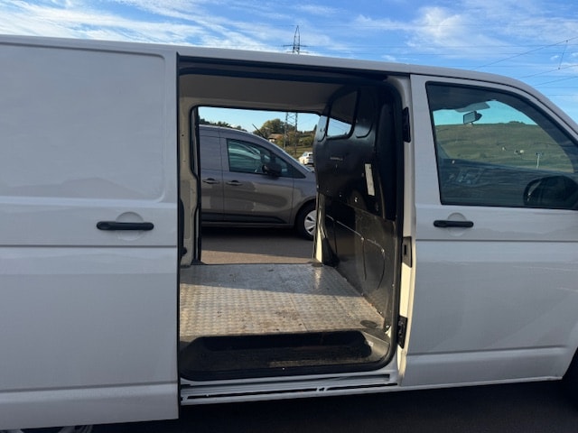 VW T6.1 2.0 TDI DSG **2.5T Anhängelast**-image-5