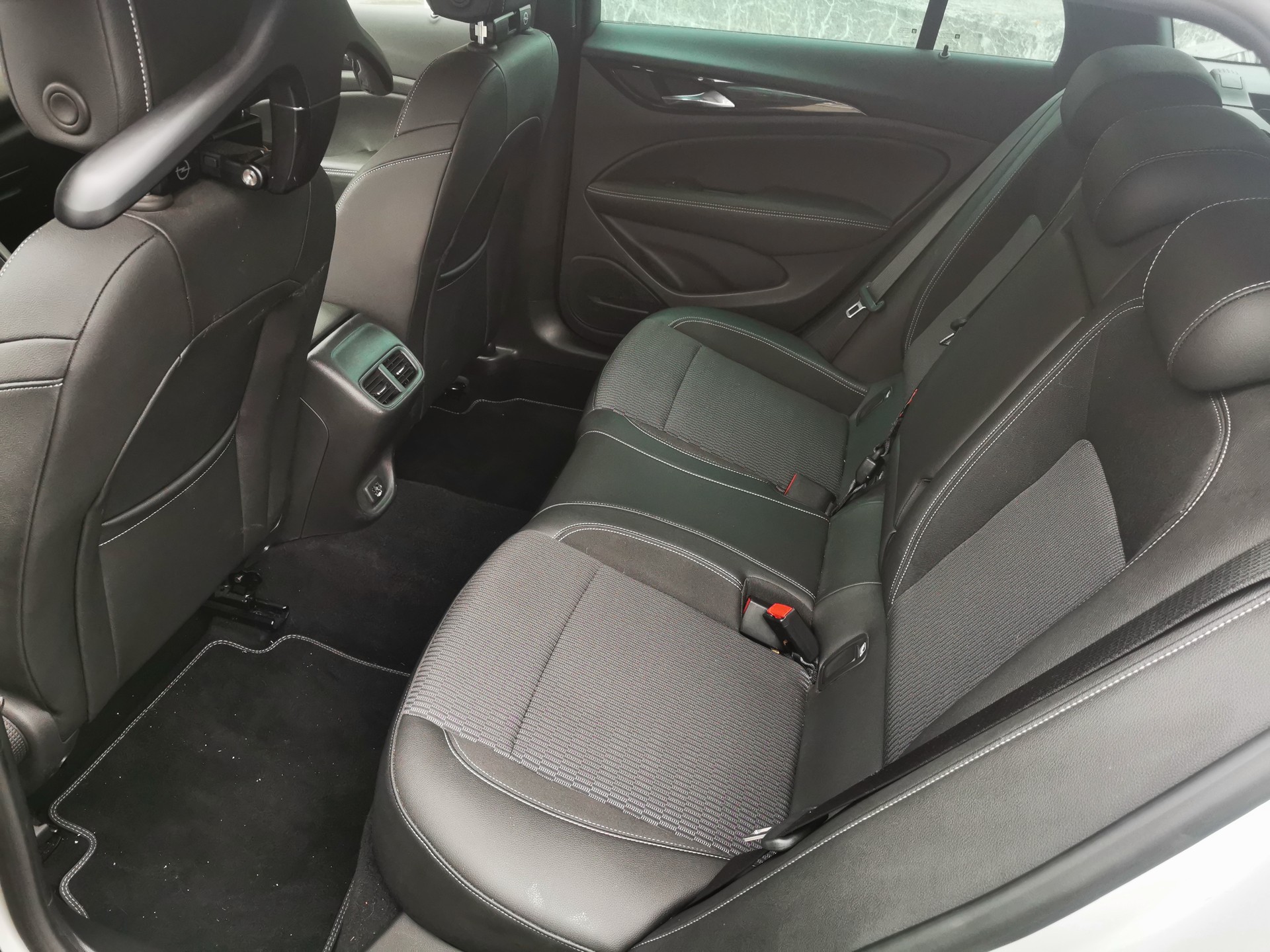 OPEL Insignia 1.6 T Sports Tourer Excellence Automatic-image-8