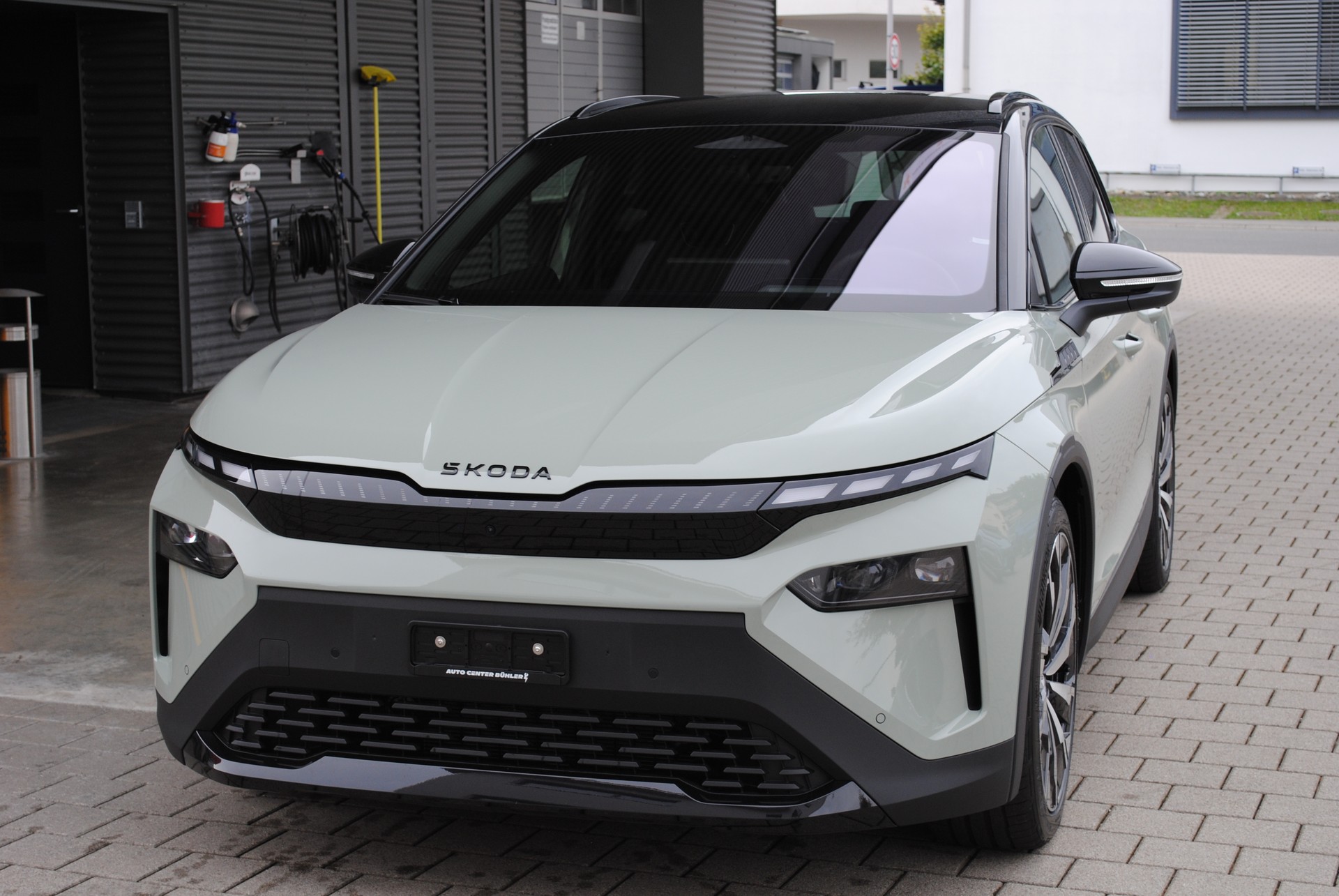 SKODA Elroq 85x Sportline 4x4-image-1