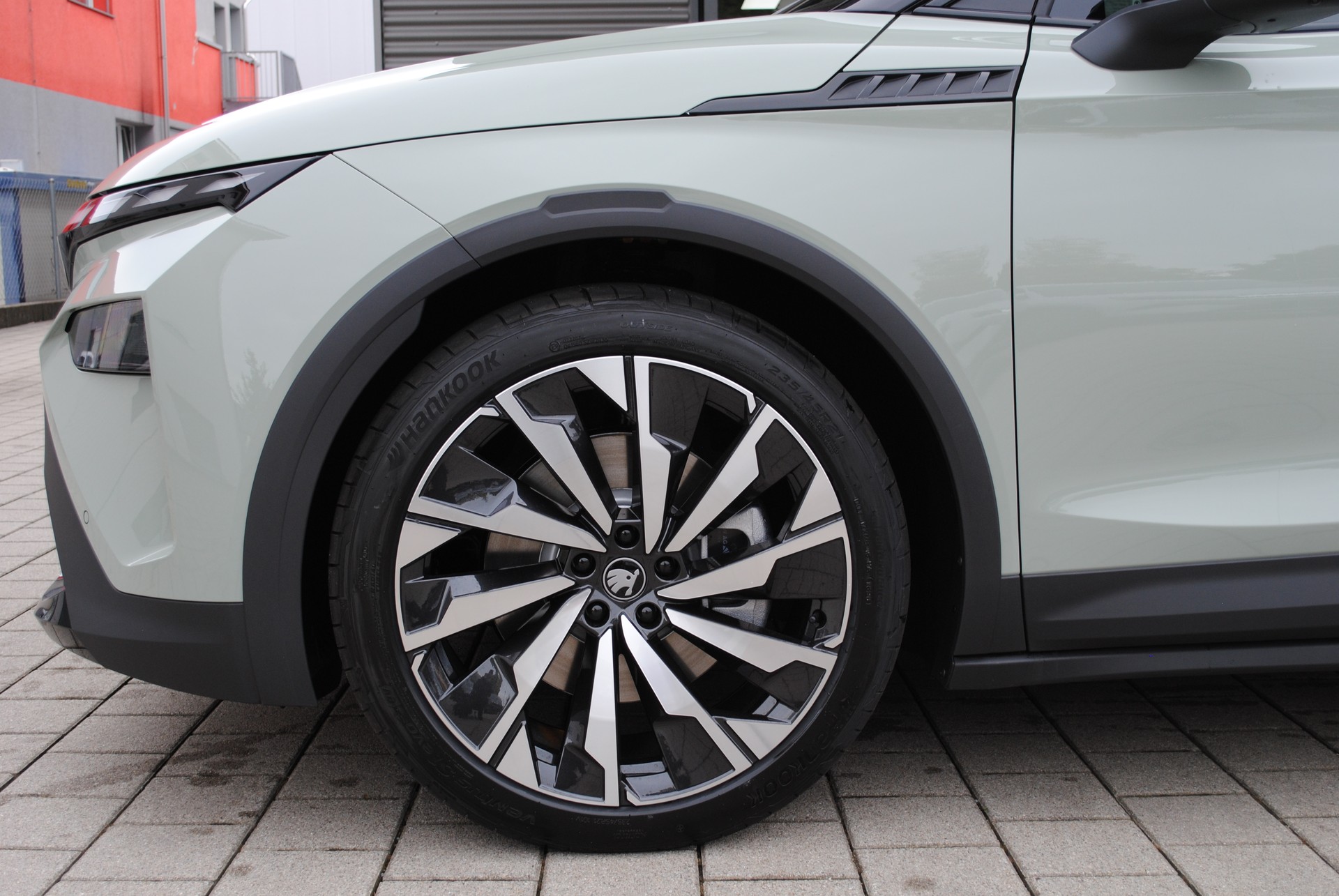 SKODA Elroq 85x Sportline 4x4-image-11