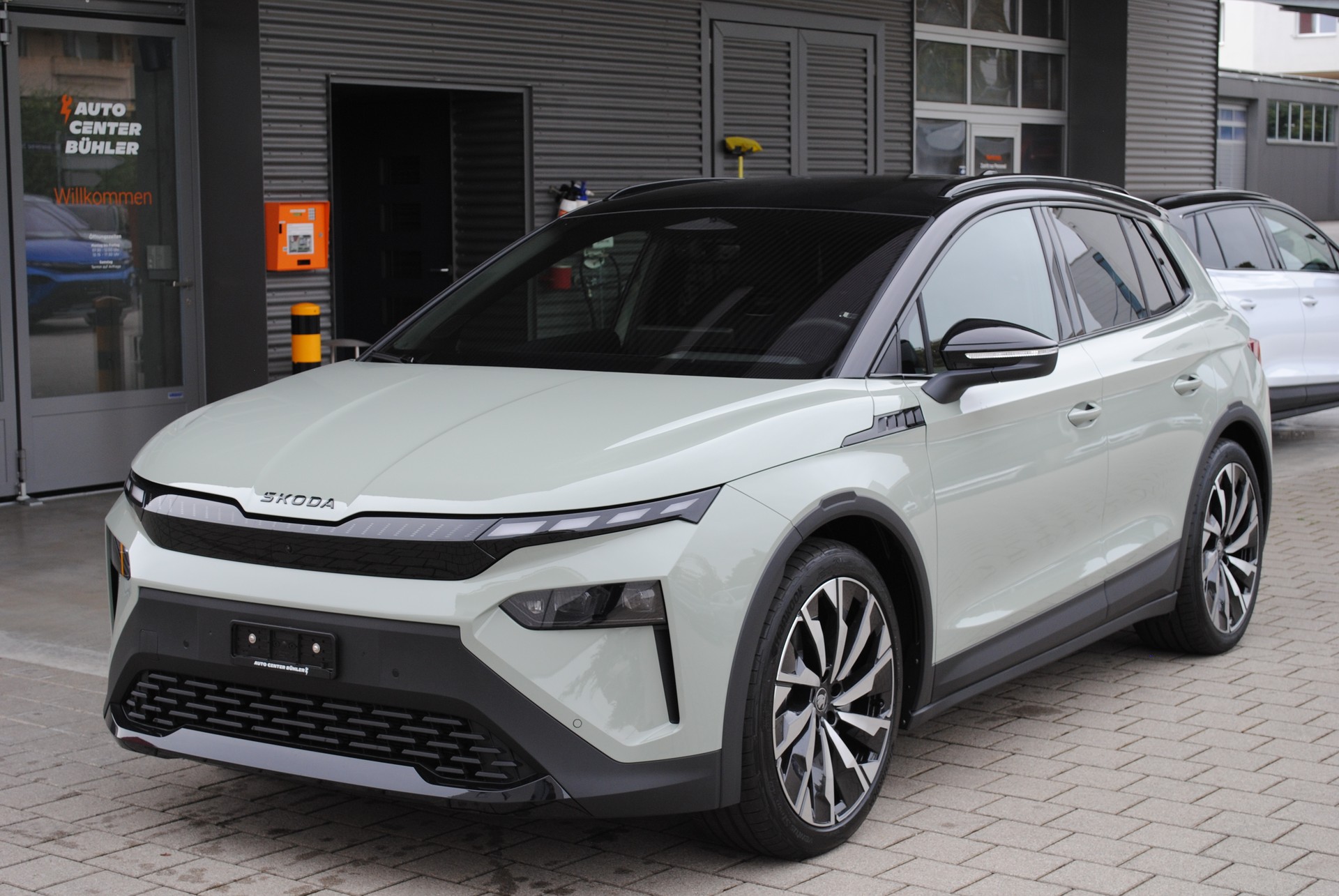 SKODA Elroq 85x Sportline 4x4-image-3