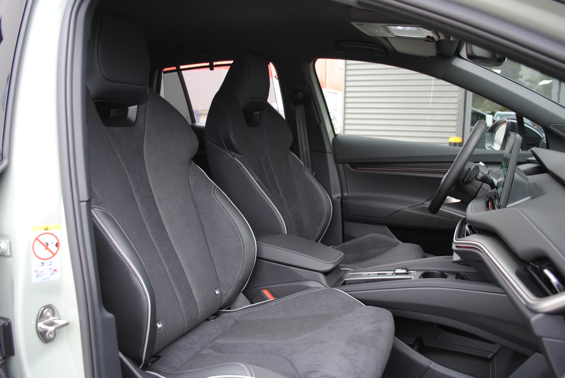 SKODA Elroq 85x Sportline 4x4-image-16
