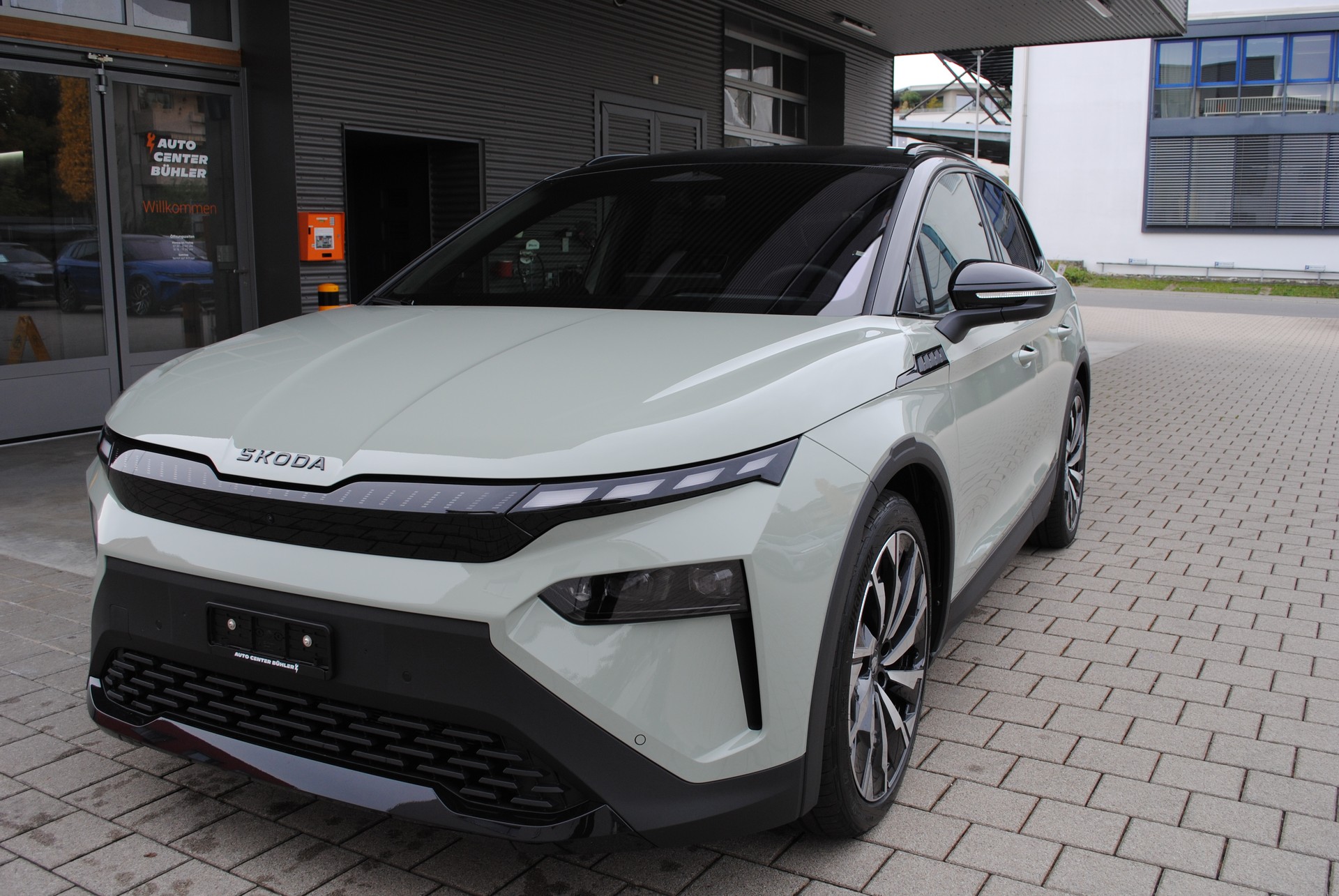 SKODA Elroq 85x Sportline 4x4-image-2