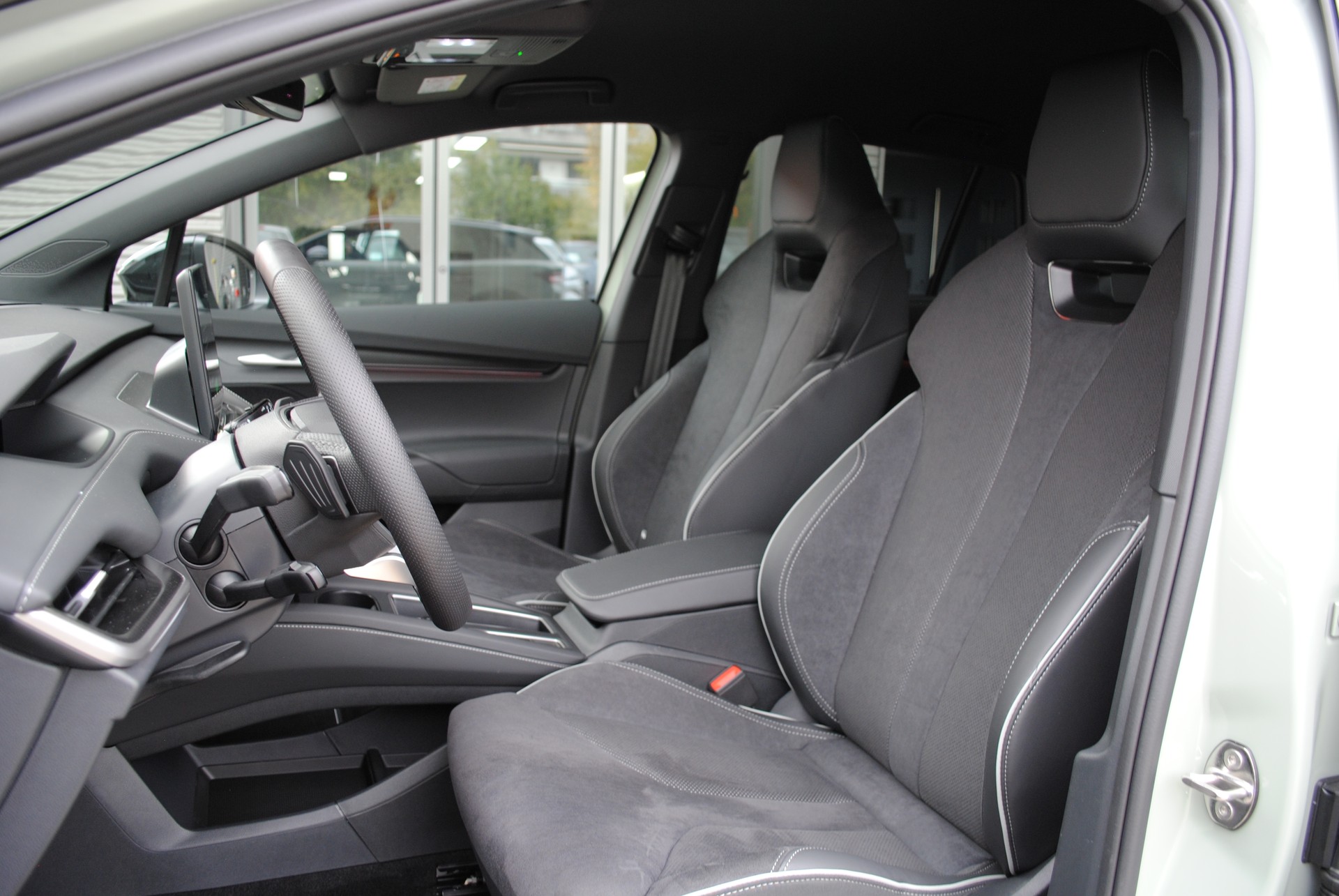 SKODA Elroq 85x Sportline 4x4-image-12