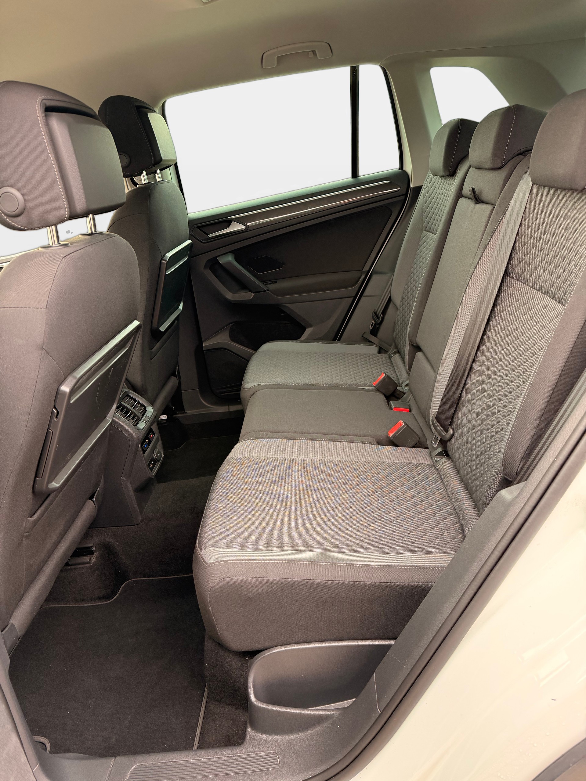 VW Tiguan 2.0 TDI SCR Comfortline 4Motion DSG-image-19
