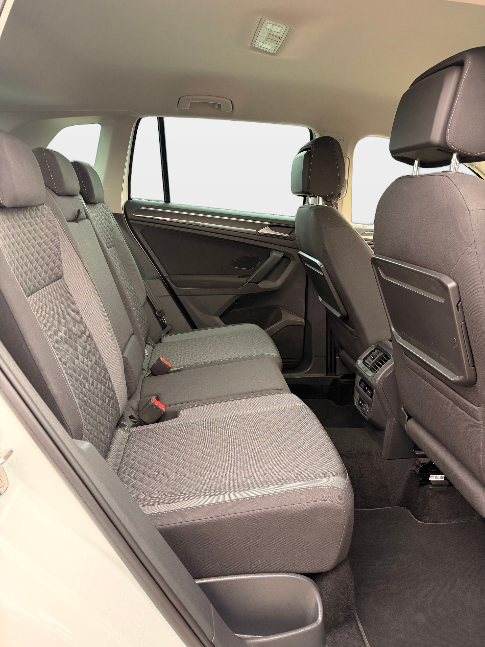 VW Tiguan 2.0 TDI SCR Comfortline 4Motion DSG-image-17