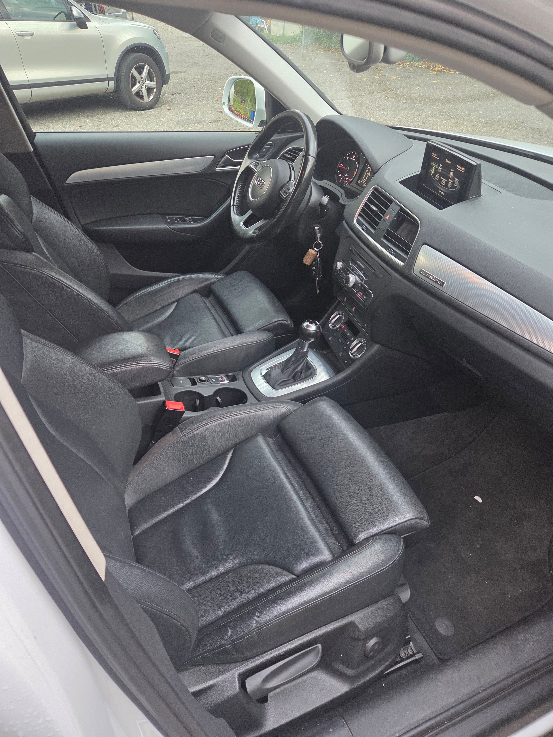 AUDI Q3 2.0 TDI quattro S-tronic-image-8